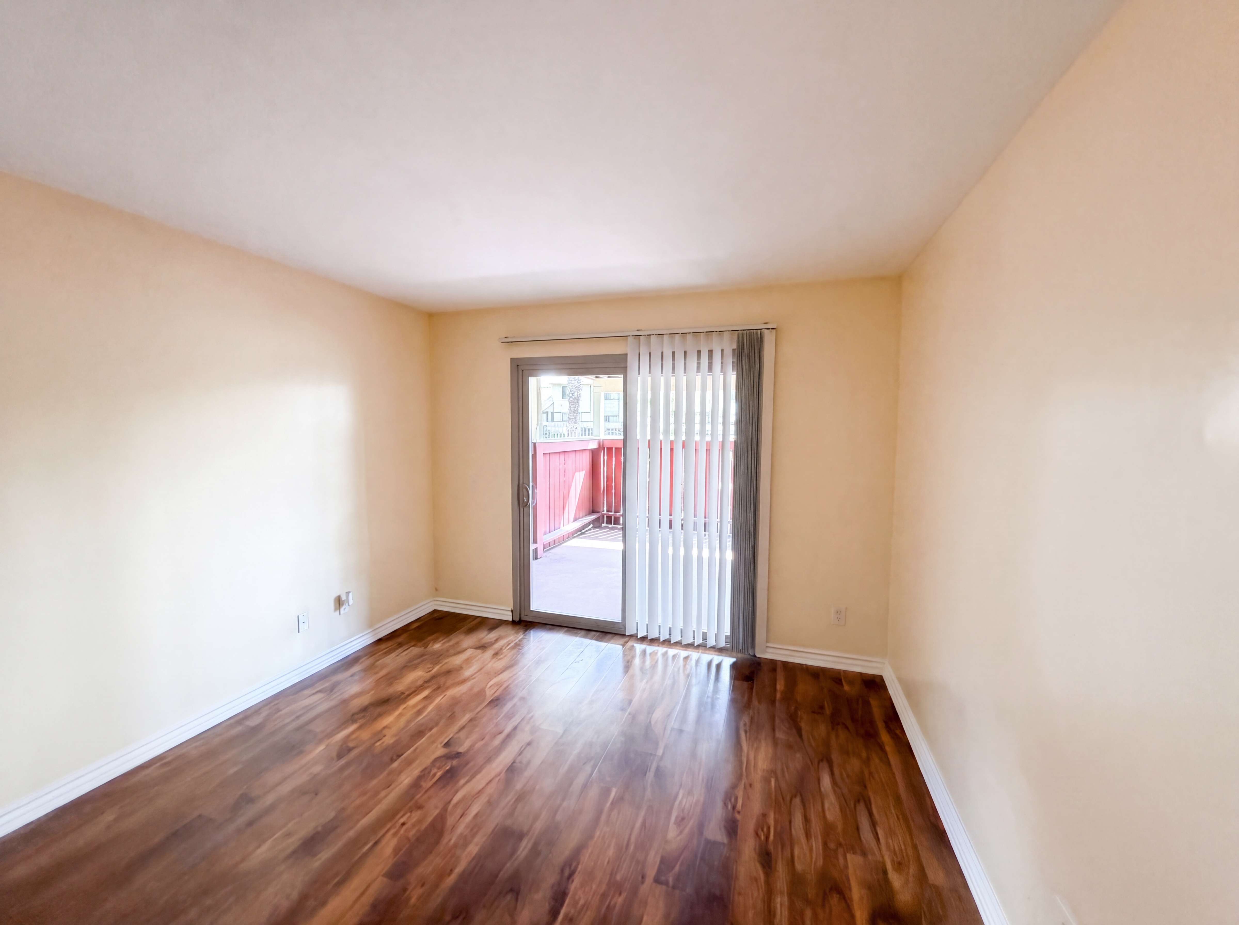 Photo 7 of 31 of 920 S Palmetto Ave, Ontario, CA