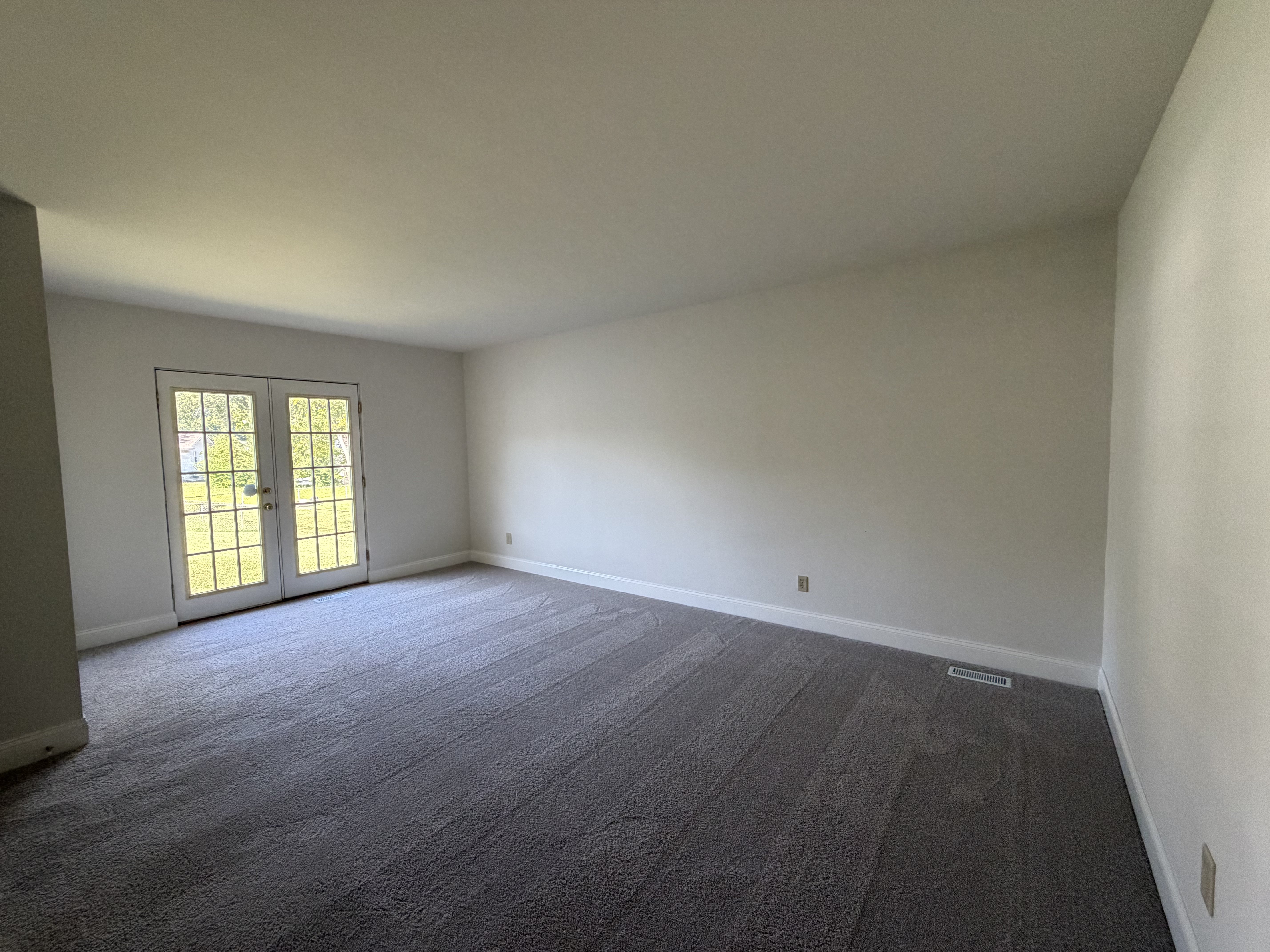 Photo 10 of 27 of 12132 Jerries Ln, Florissant, MO
