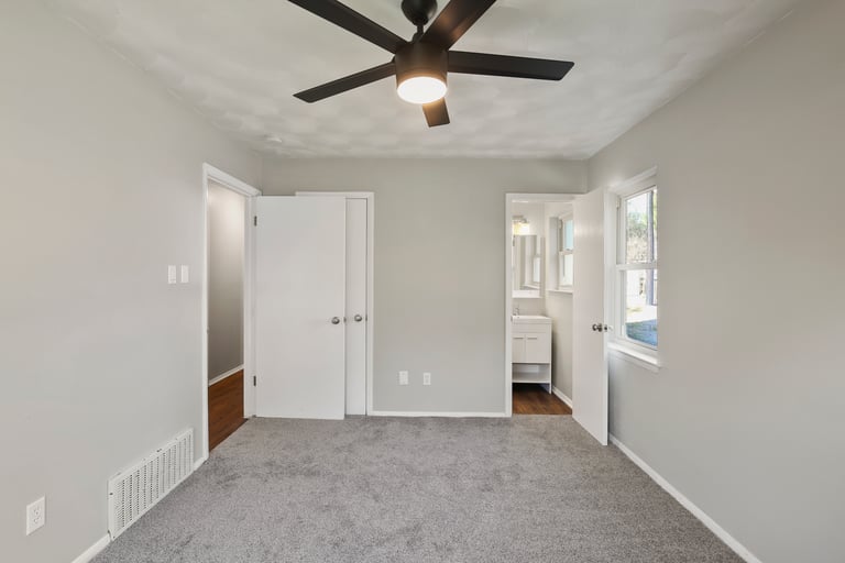 Photo 19 of 26 - 1707 Chip N Dale Dr, Arlington, TX 76012