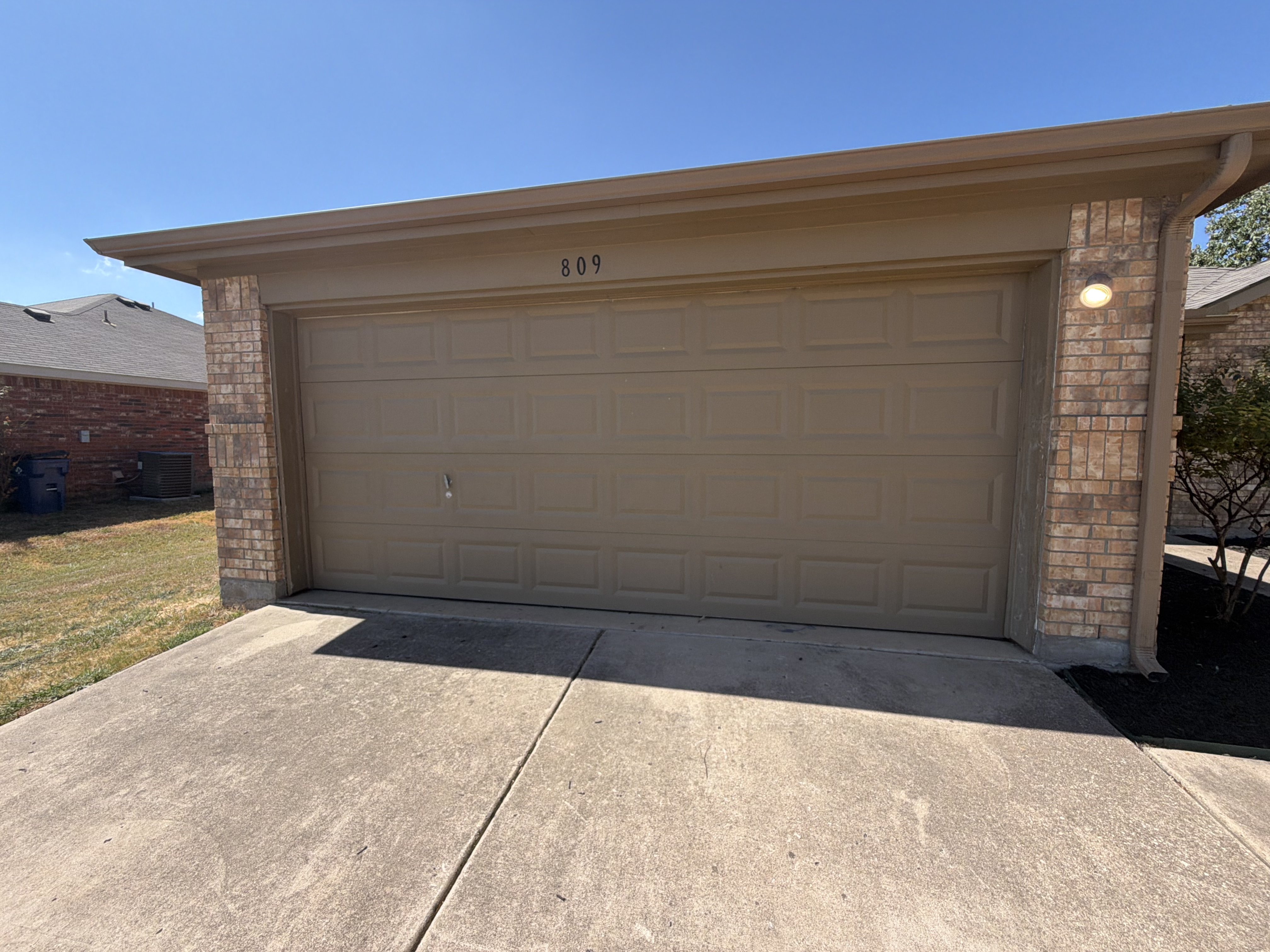 Photo 21 of 28 of 809 Canyon Cove Dr, Burleson, TX