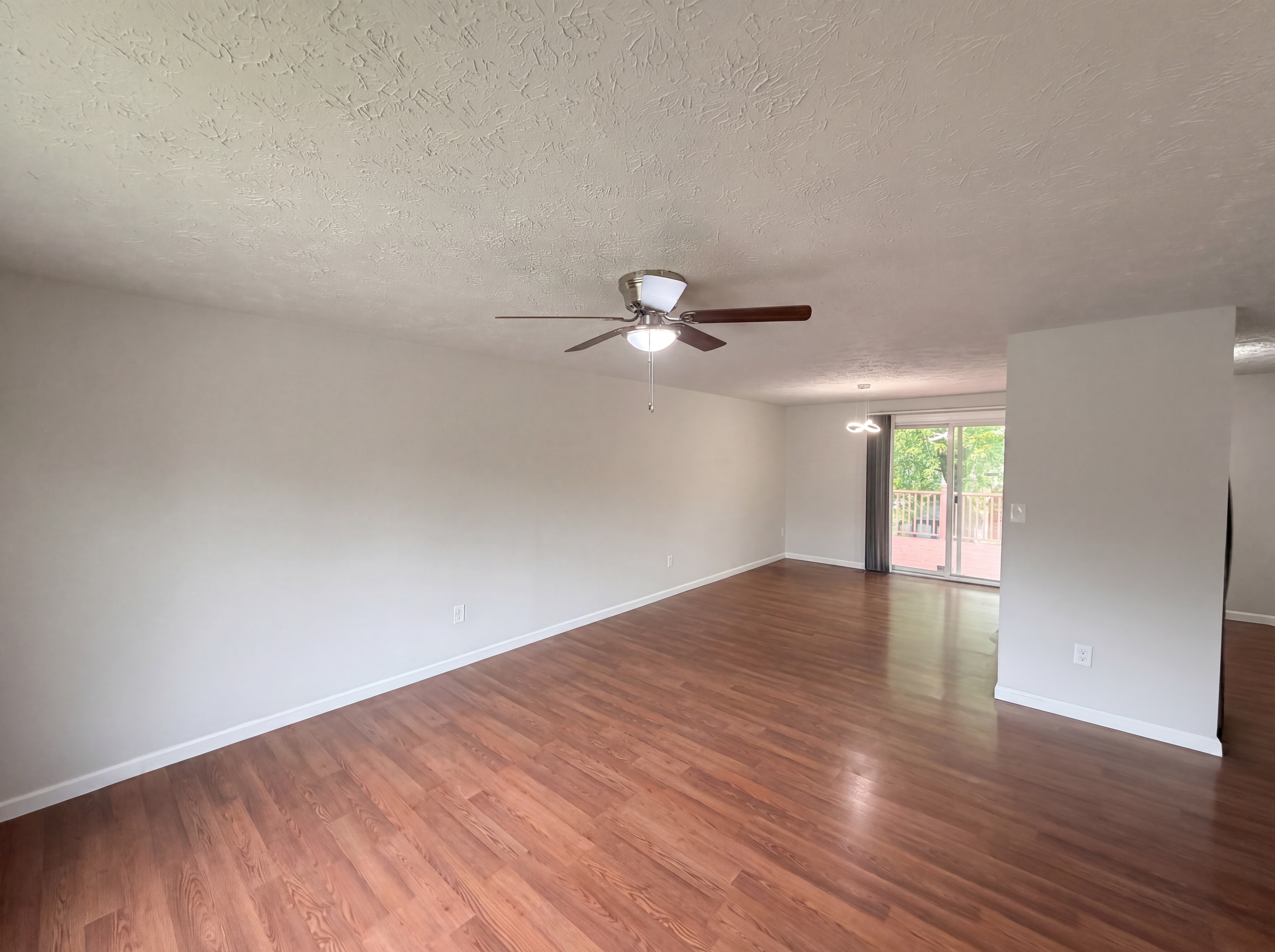 Photo 8 of 18 of 918 Bremerton Dr, Indianapolis, IN