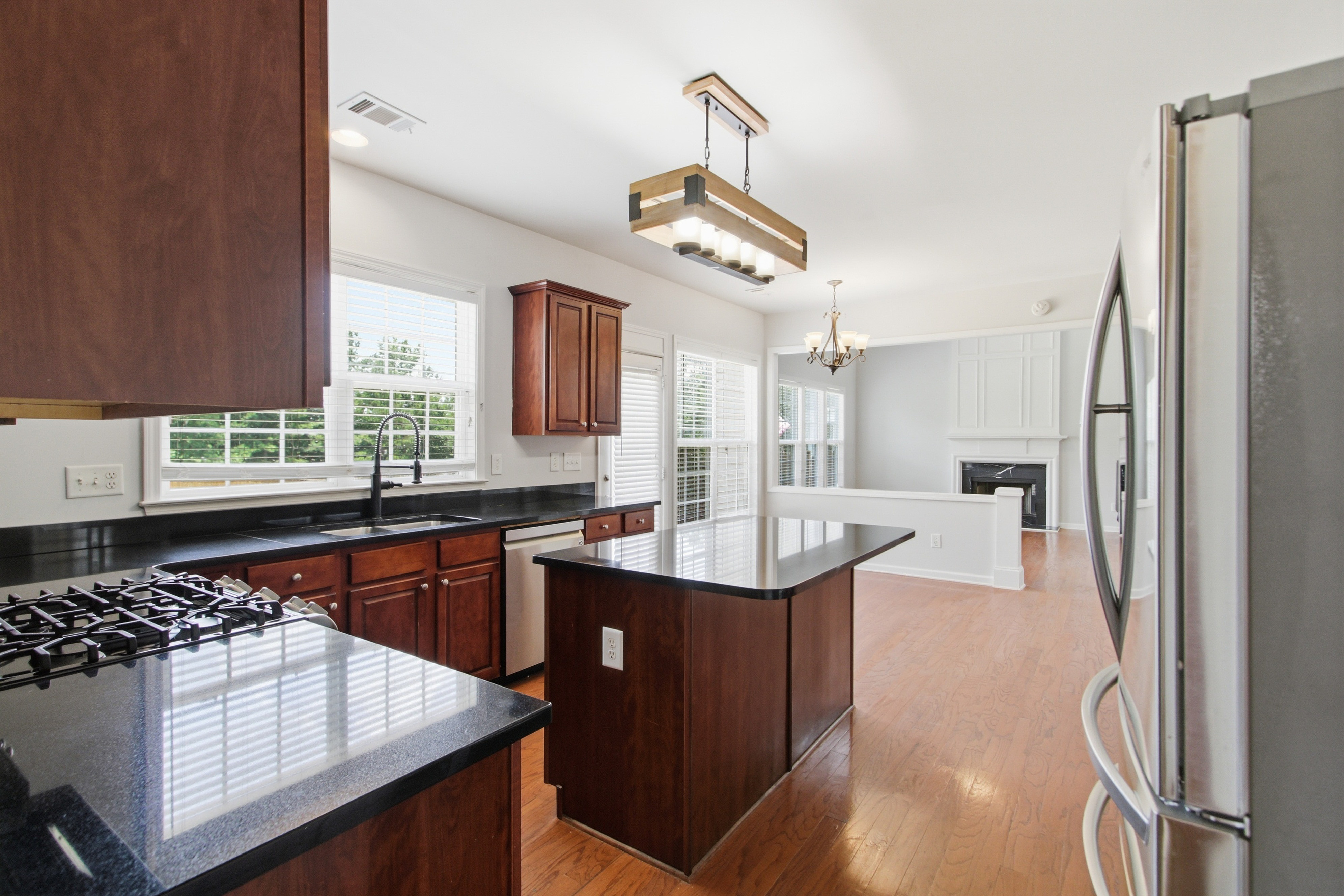 Photo 9 of 38 of 703 Aroura Dr, Woodstock, GA