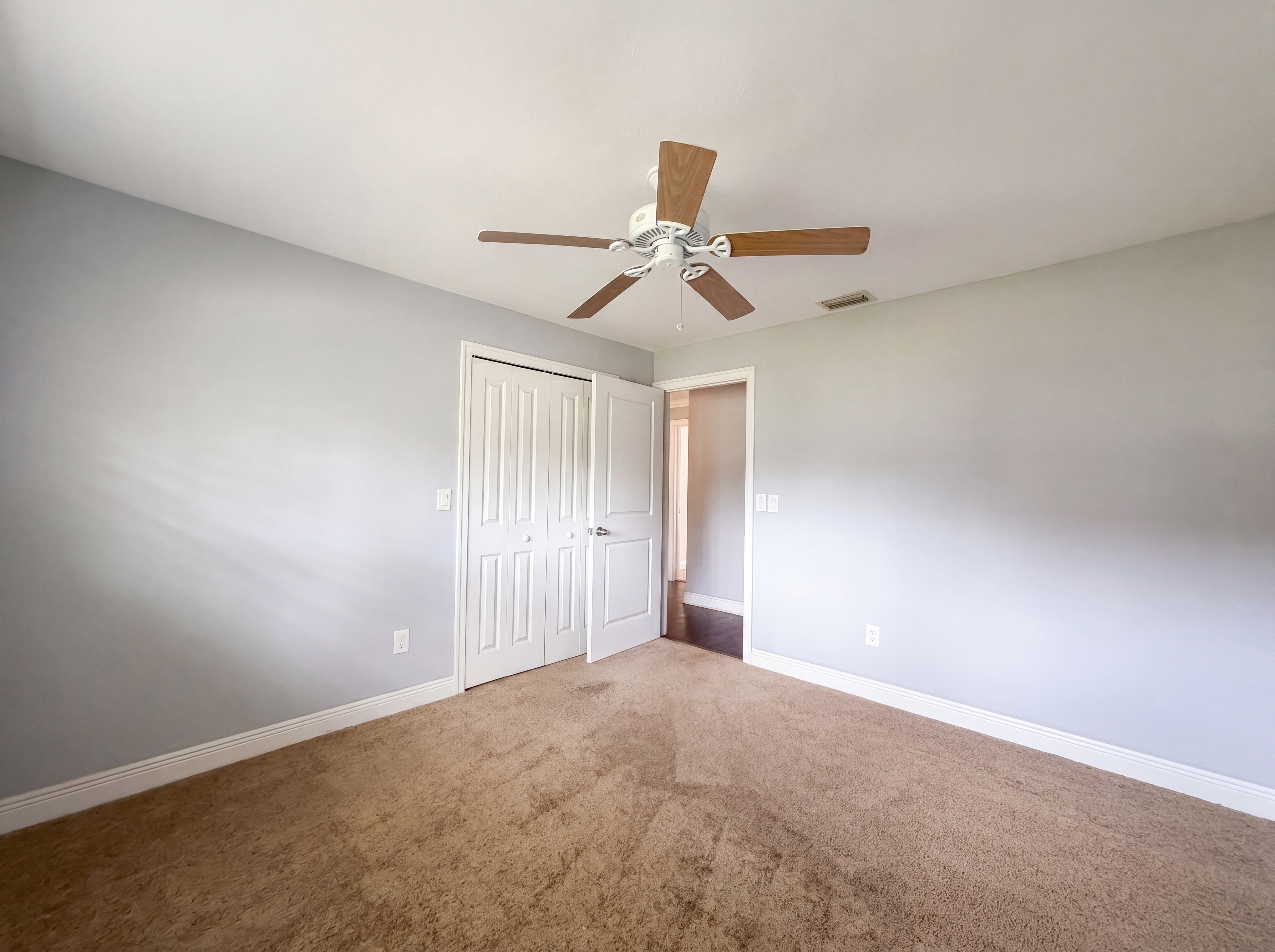 Photo 18 of 33 of 5644 Eichen Cir W, Fort Myers, FL