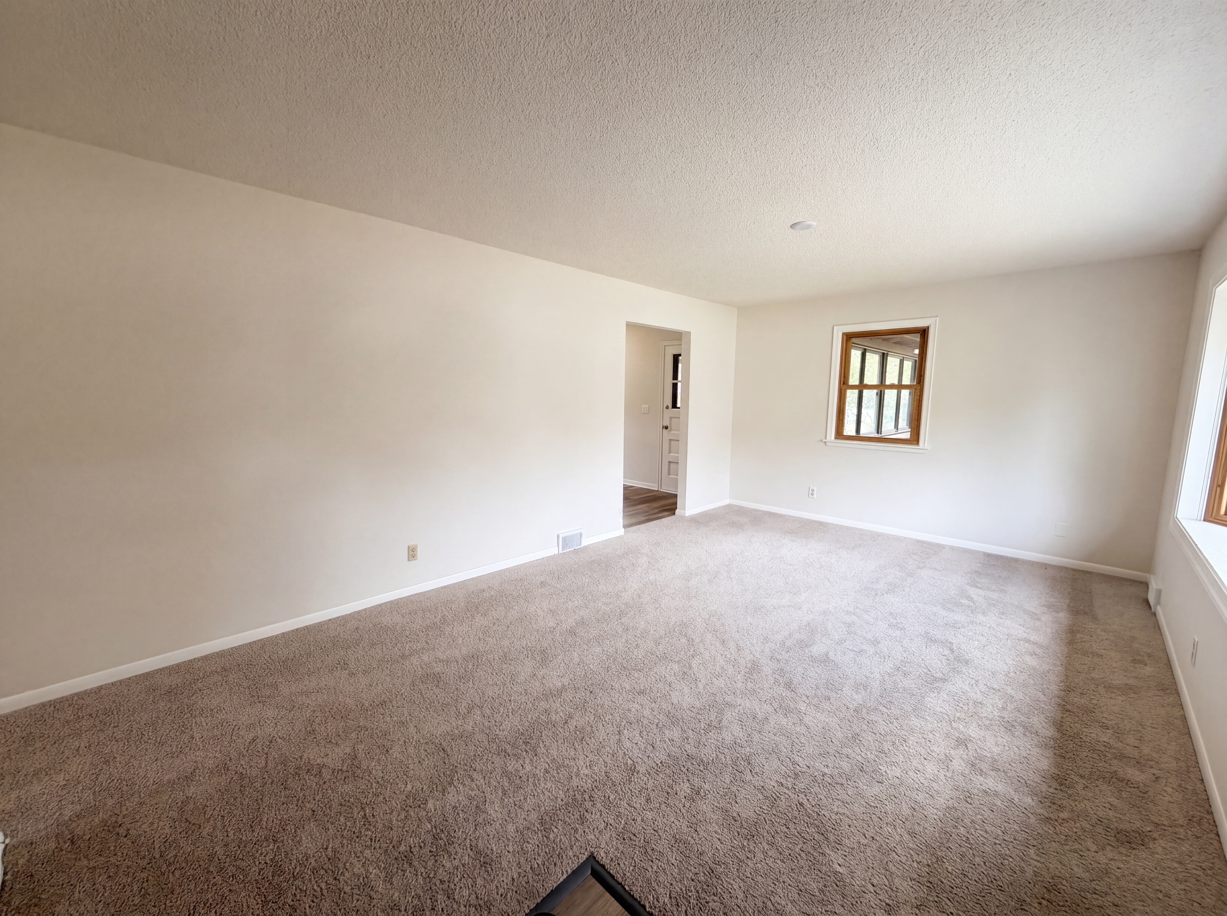 Photo 3 of 27 of 8615 Virginia Cir N, St. Louis Park, MN