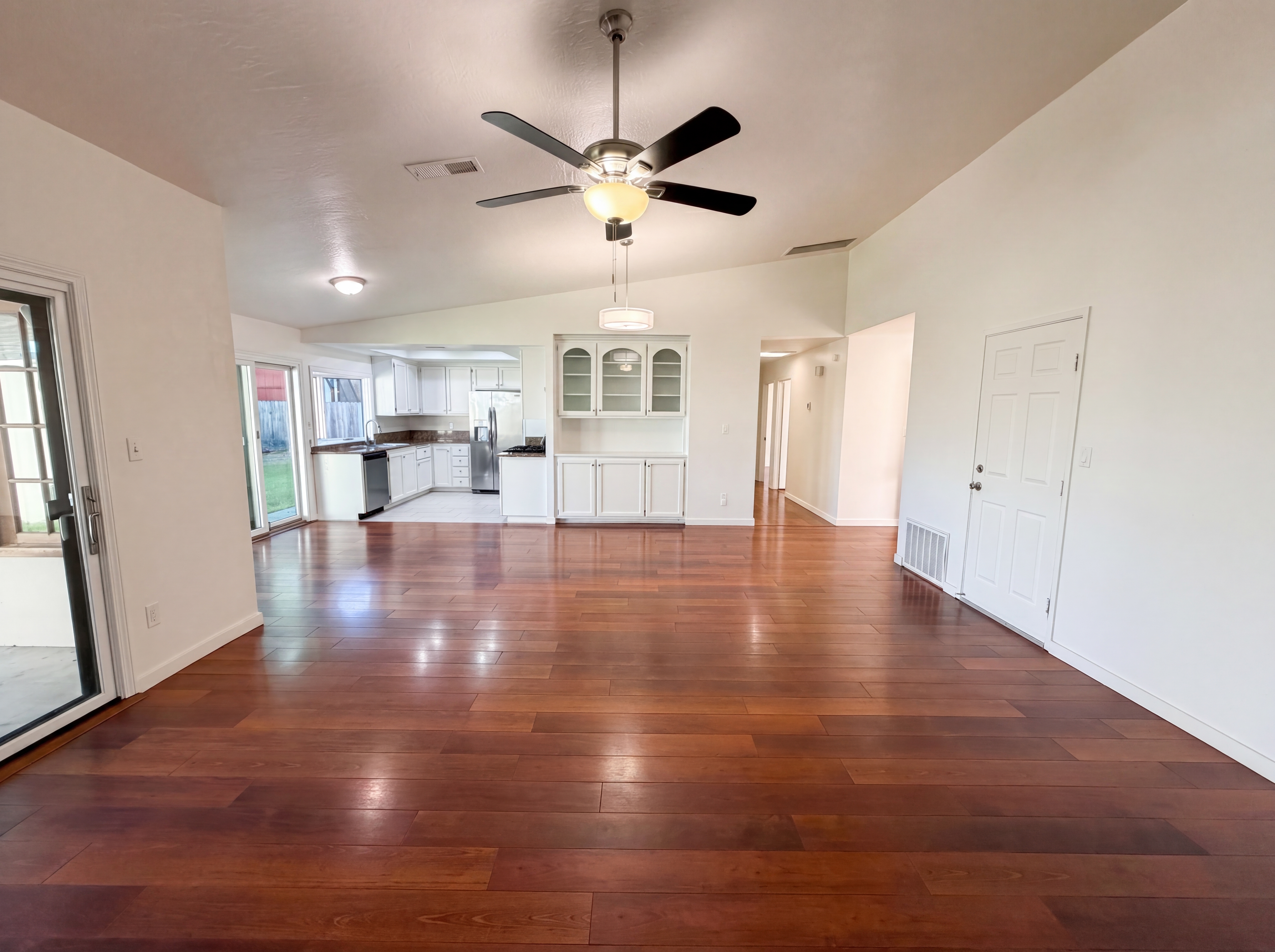 Photo 9 of 24 of 9648 Elmira Cir, Sacramento, CA