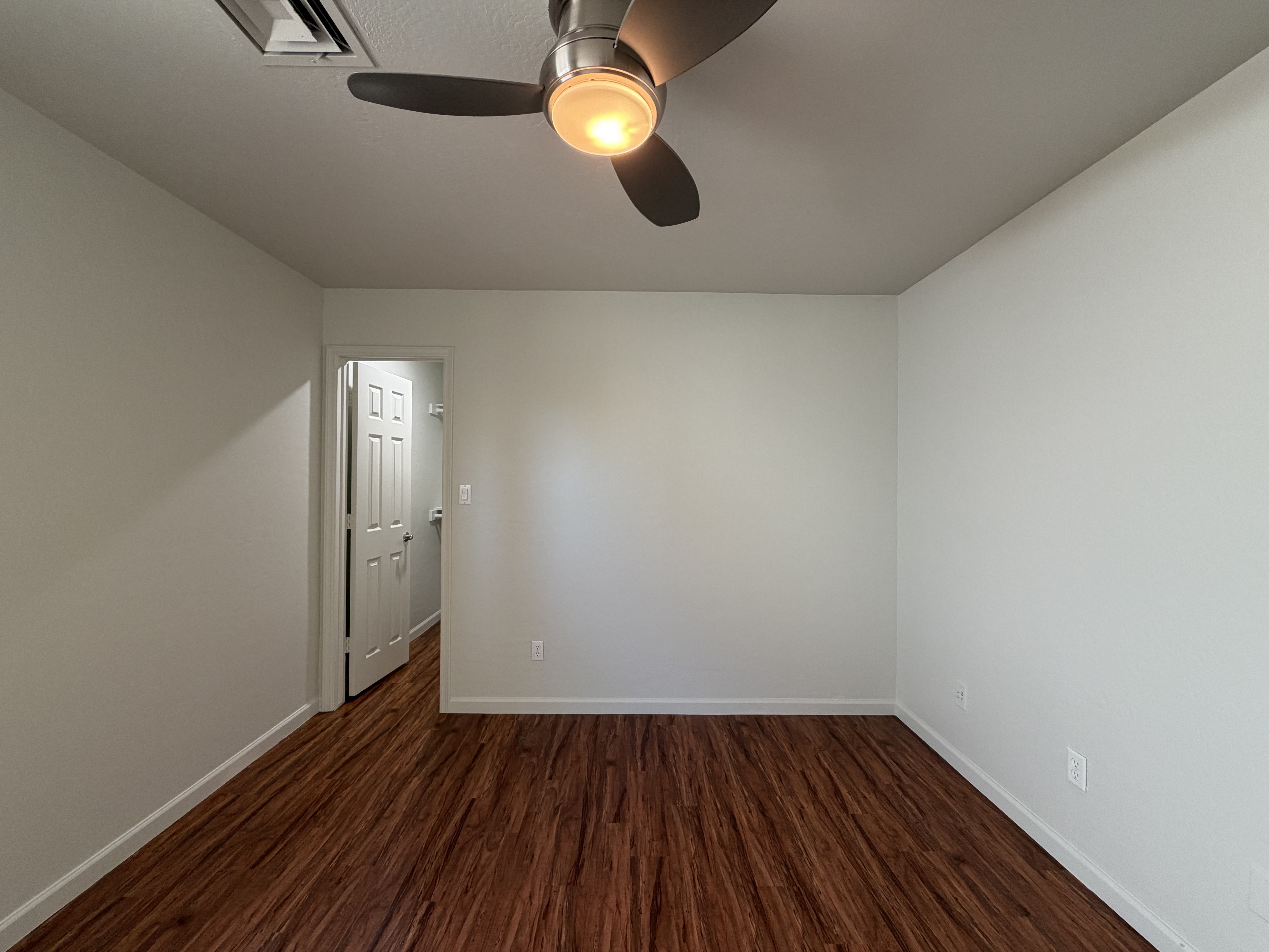 Photo 13 of 34 of 3906 E Amberwood Dr, Phoenix, AZ