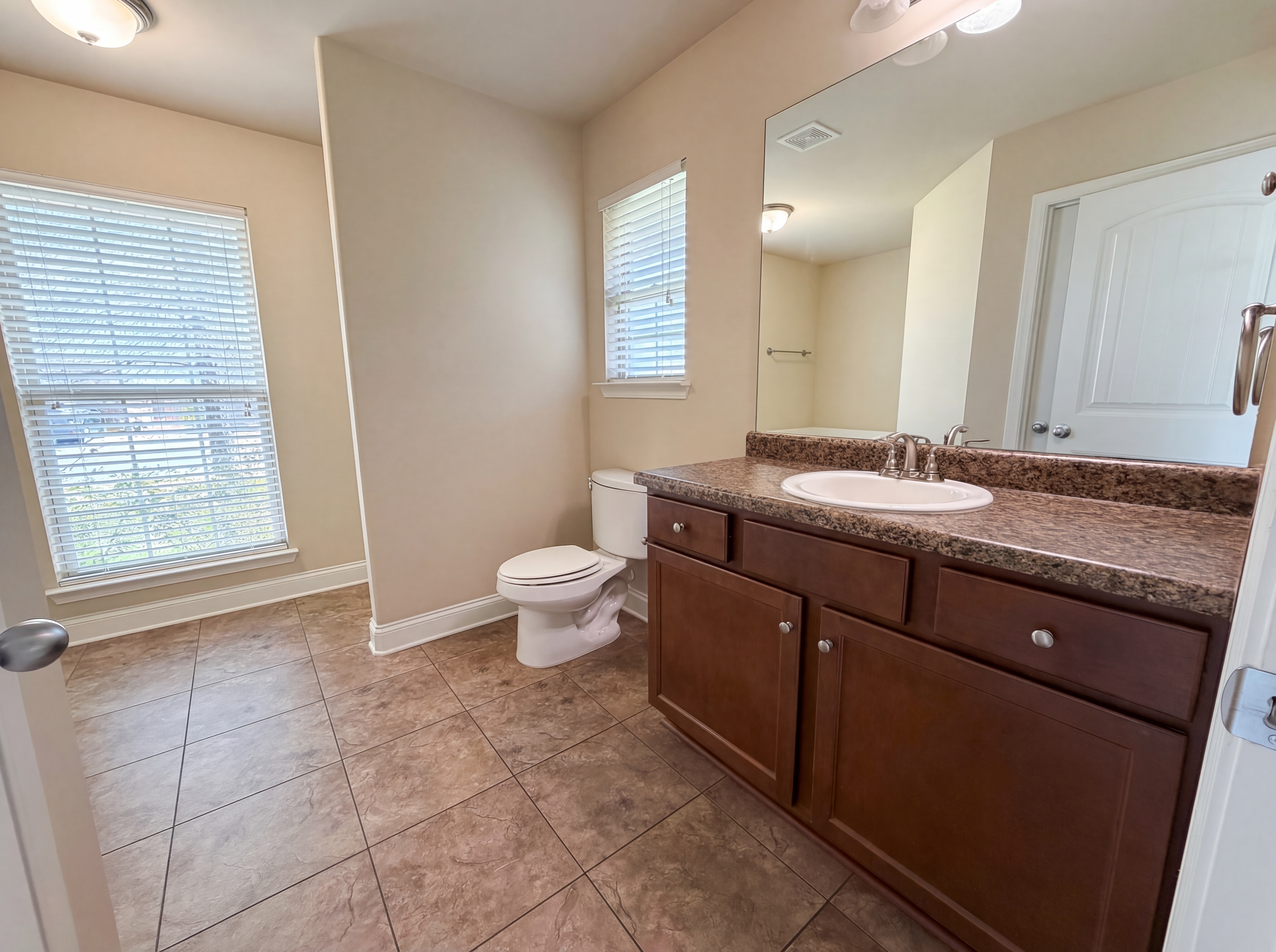 Photo 6 of 17 of 316 Vincent St, Alabaster, AL