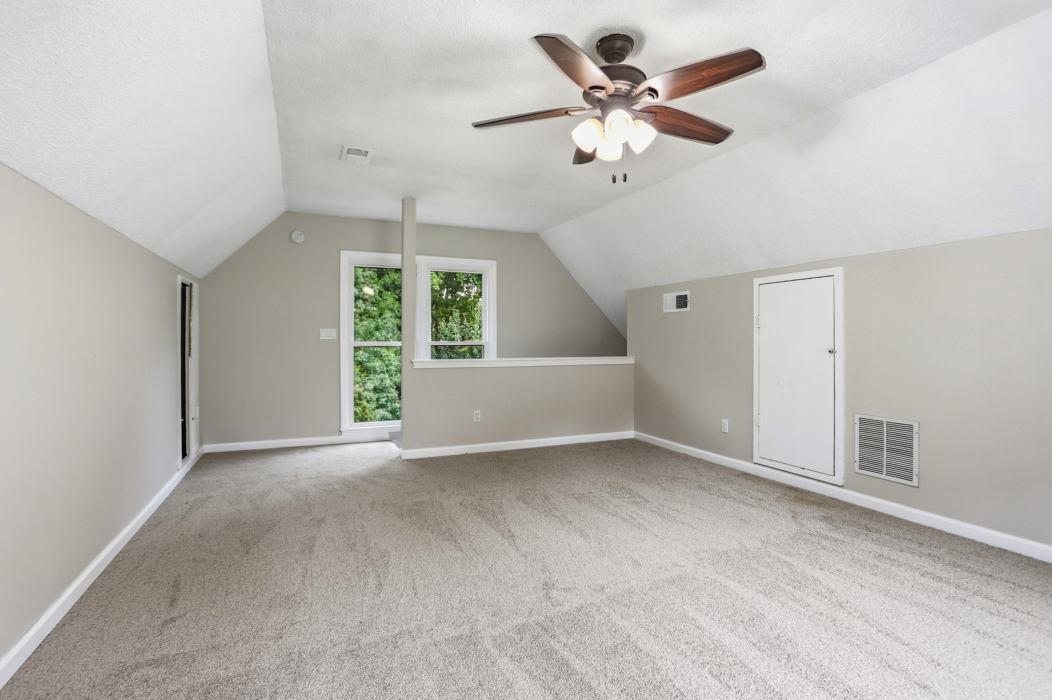 Photo 22 of 40 of 1025 Crown Corners Dr, McDonough, GA