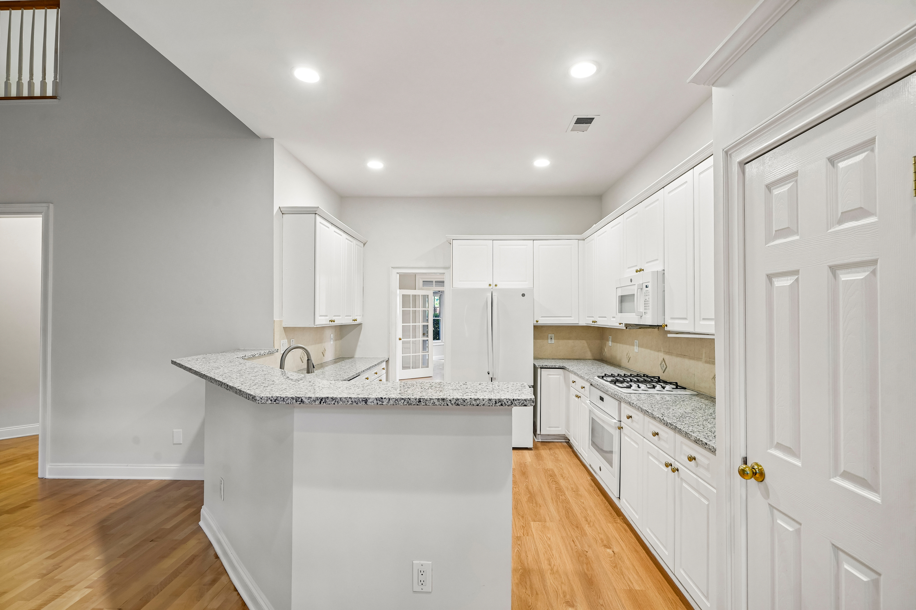 Photo 6 of 39 of 3054 Montclair Cir SE, Smyrna, GA