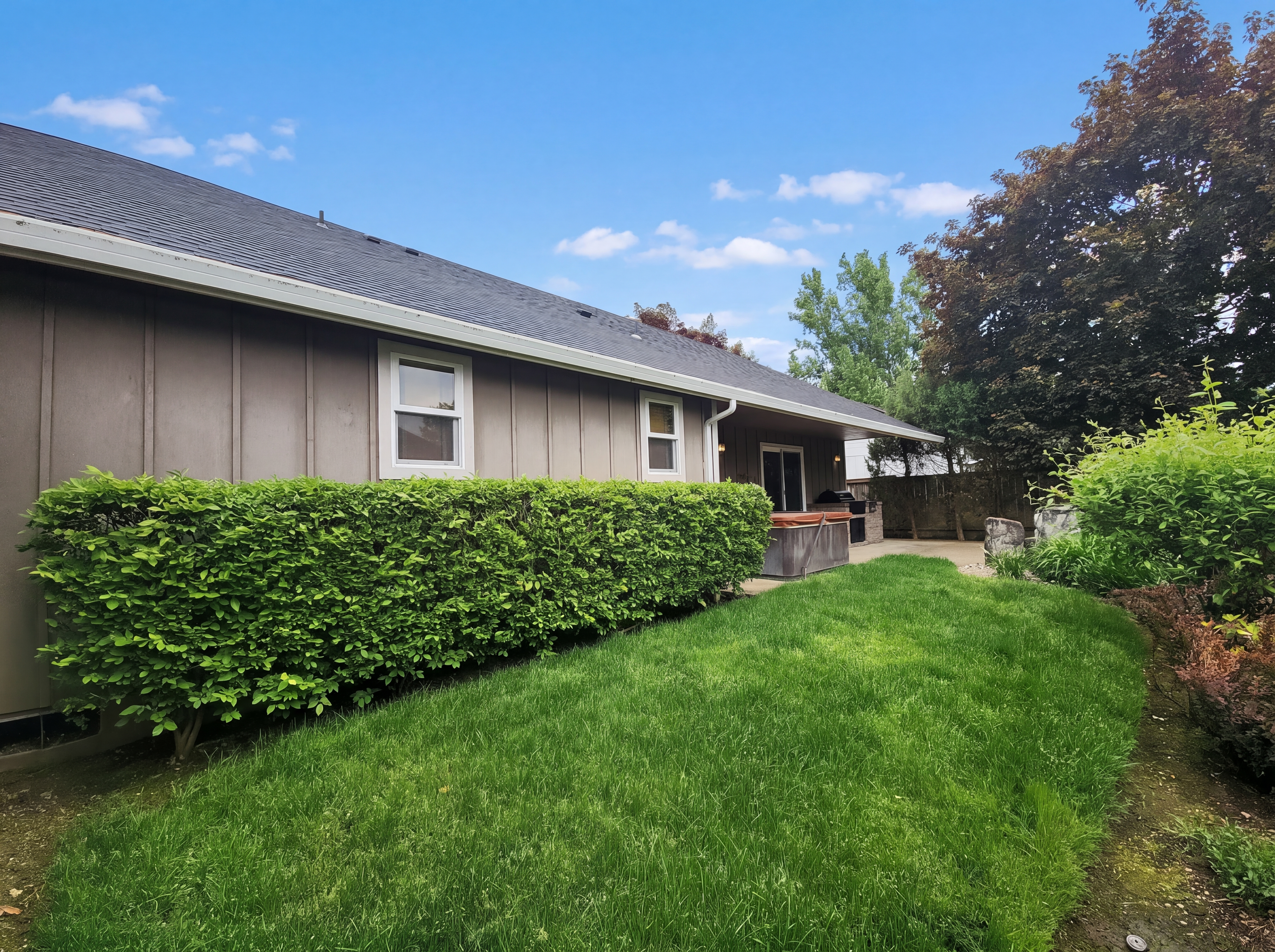 Photo 5 of 22 of 1310 Willow St, Junction City, OR