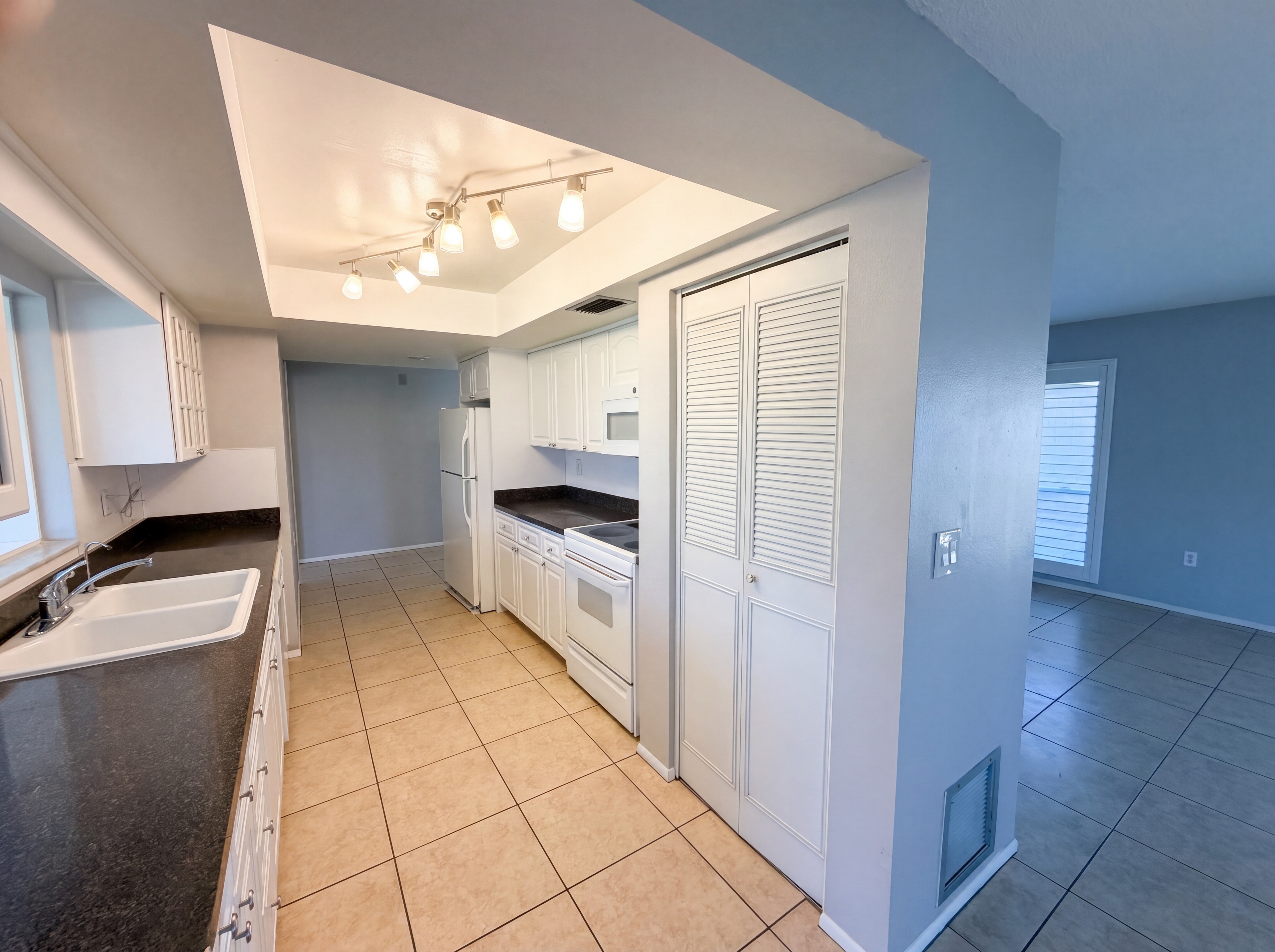 Photo 12 of 29 of 4561 Great Lakes Dr S, Clearwater, FL