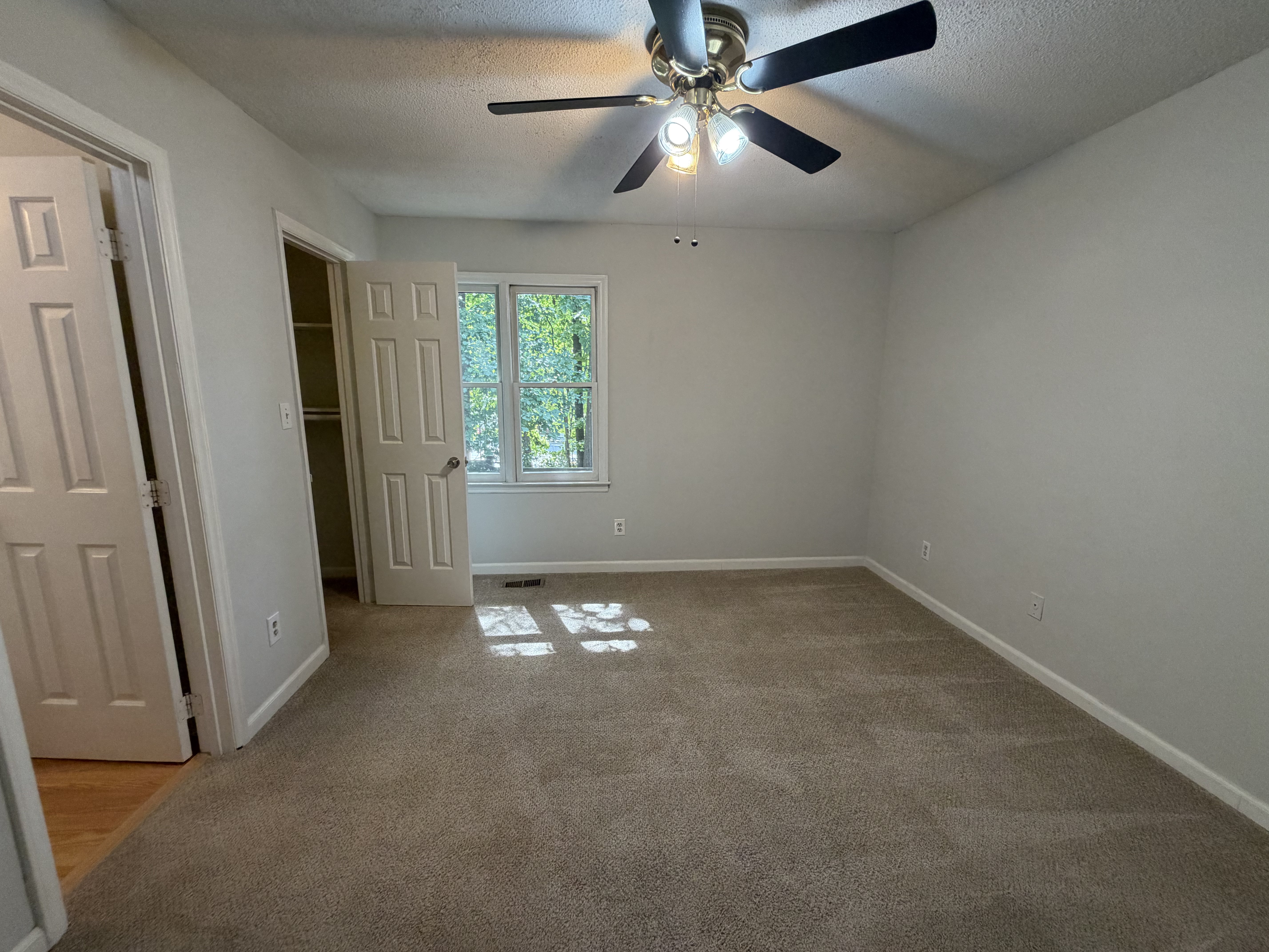 Photo 10 of 16 of 6420 English Oaks Dr, Raleigh, NC