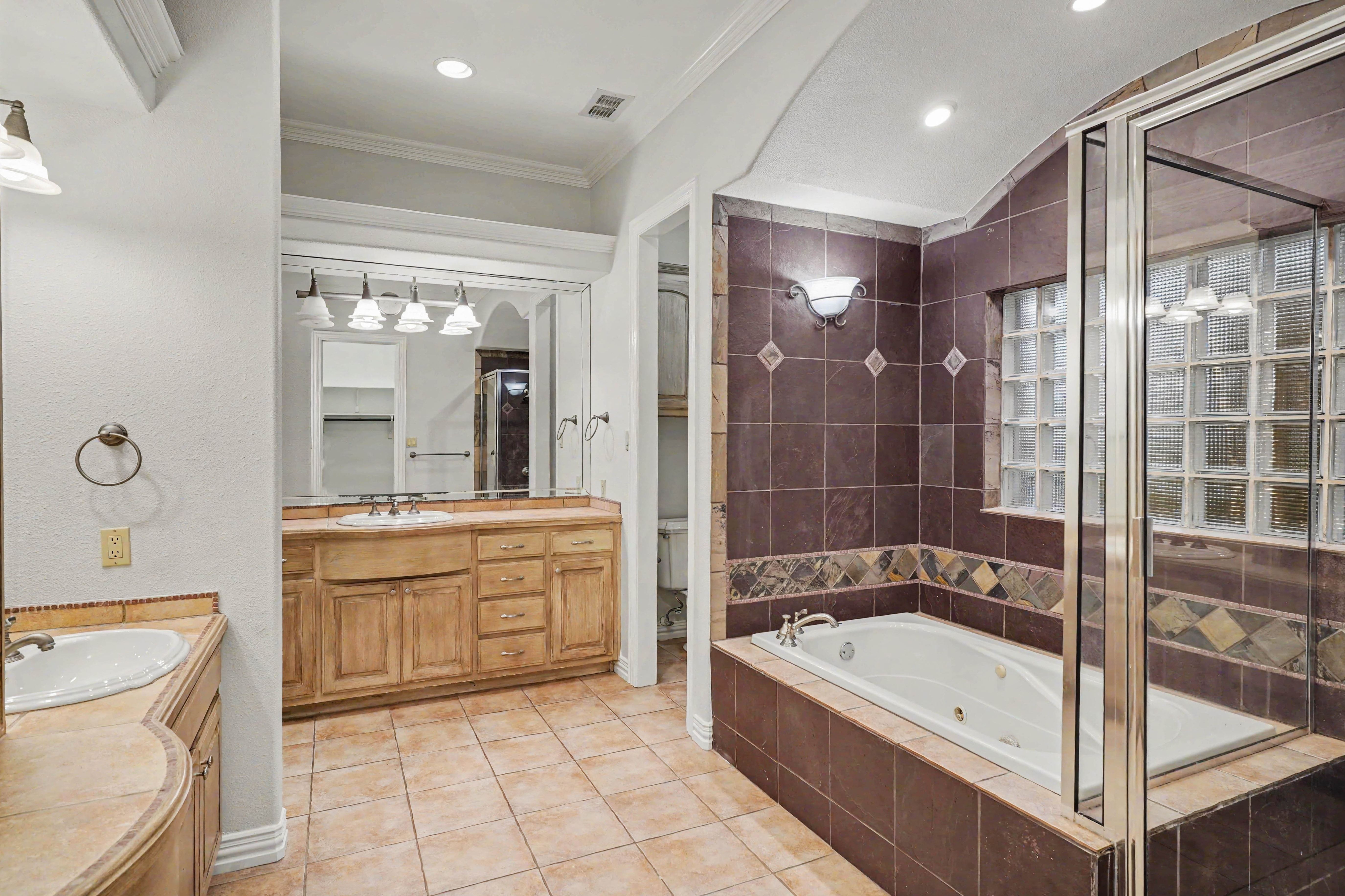 Photo 17 of 38 of 4201 Bluff View Dr, Granbury, TX