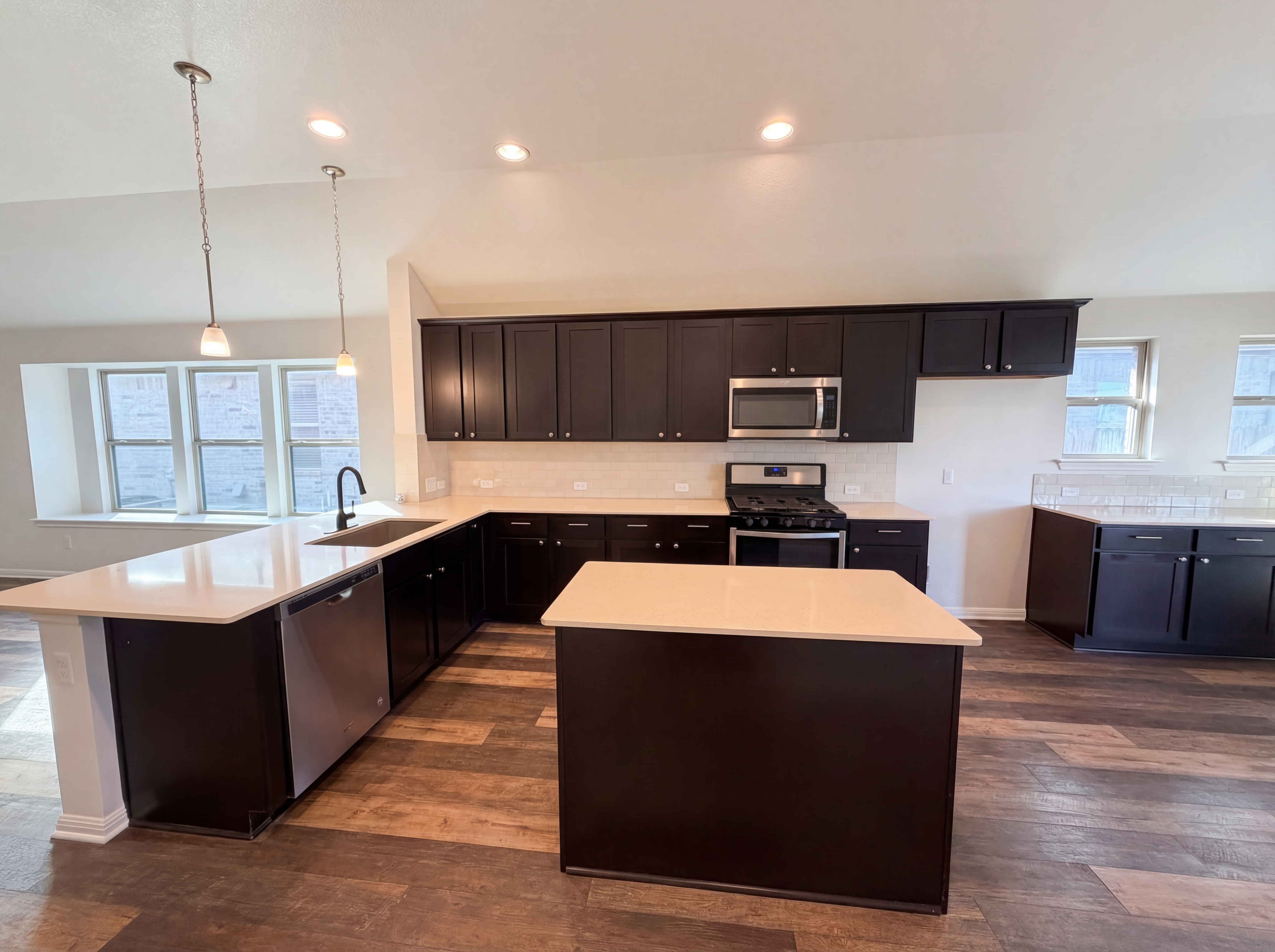 Photo 2 of 19 of 543 Tanda Ln, Hutto, TX