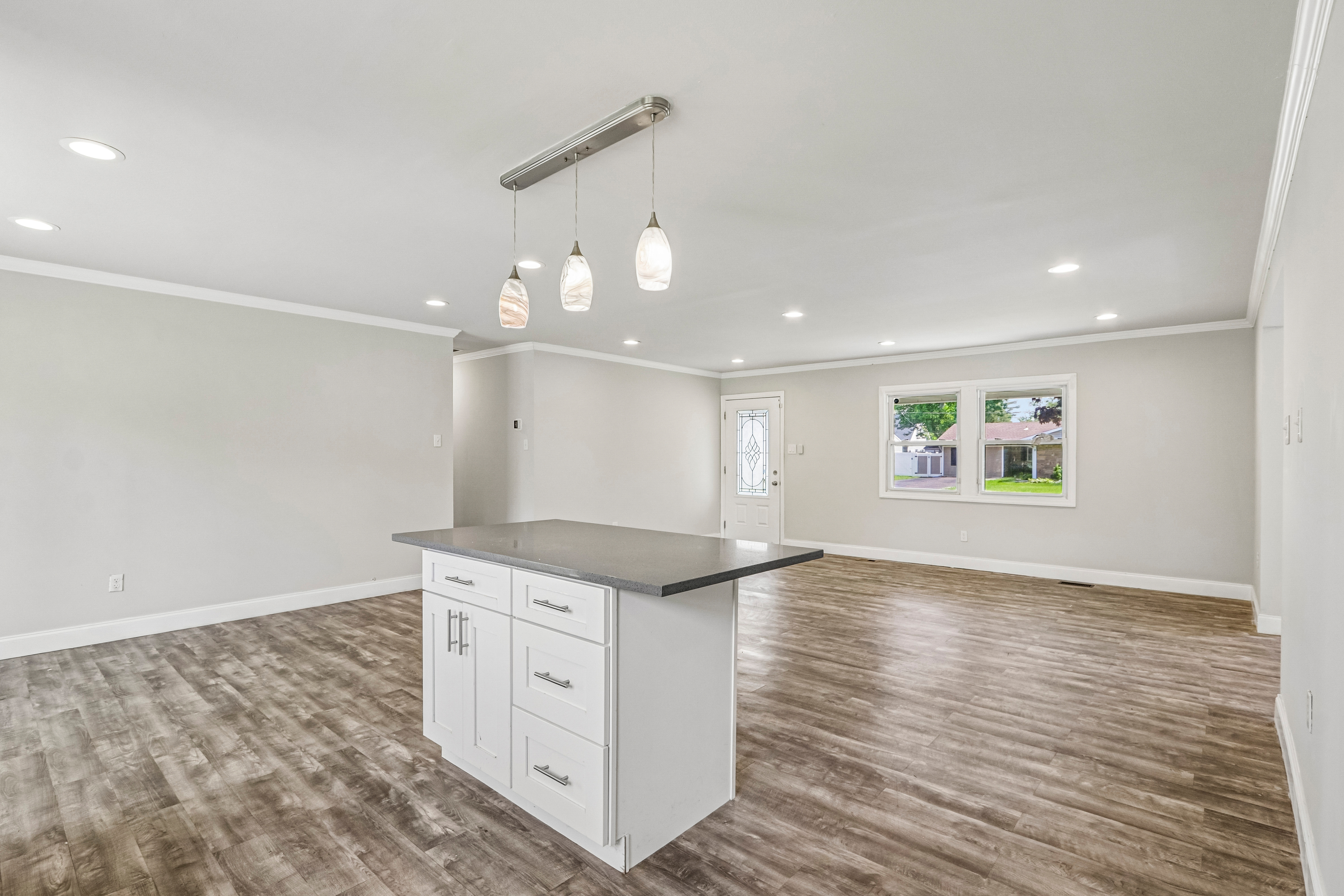 Photo 10 of 36 of 6 Newport Ln, Willingboro, NJ