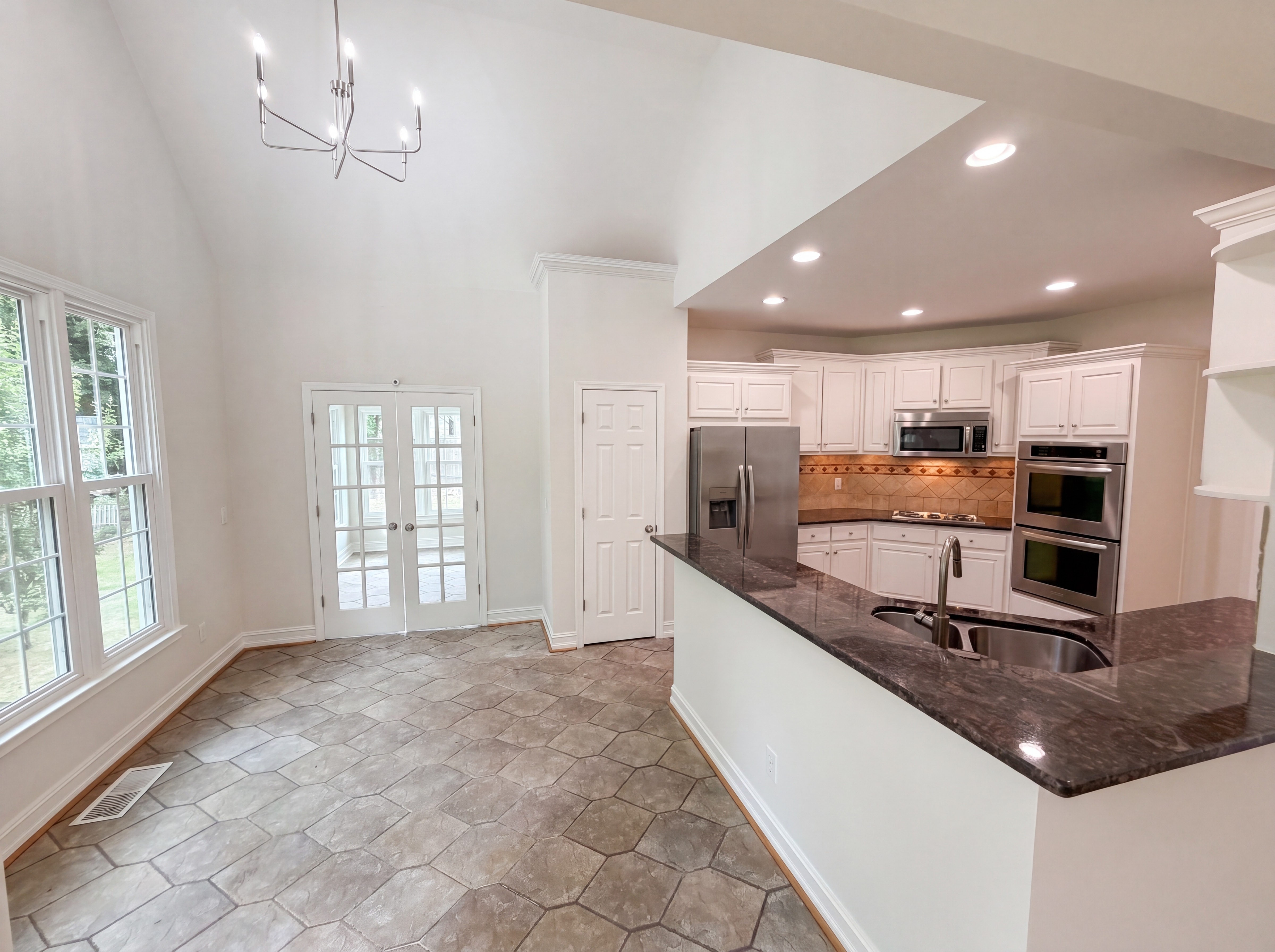 Photo 15 of 82 of 724 Beacon Cv, Lawrenceville, GA