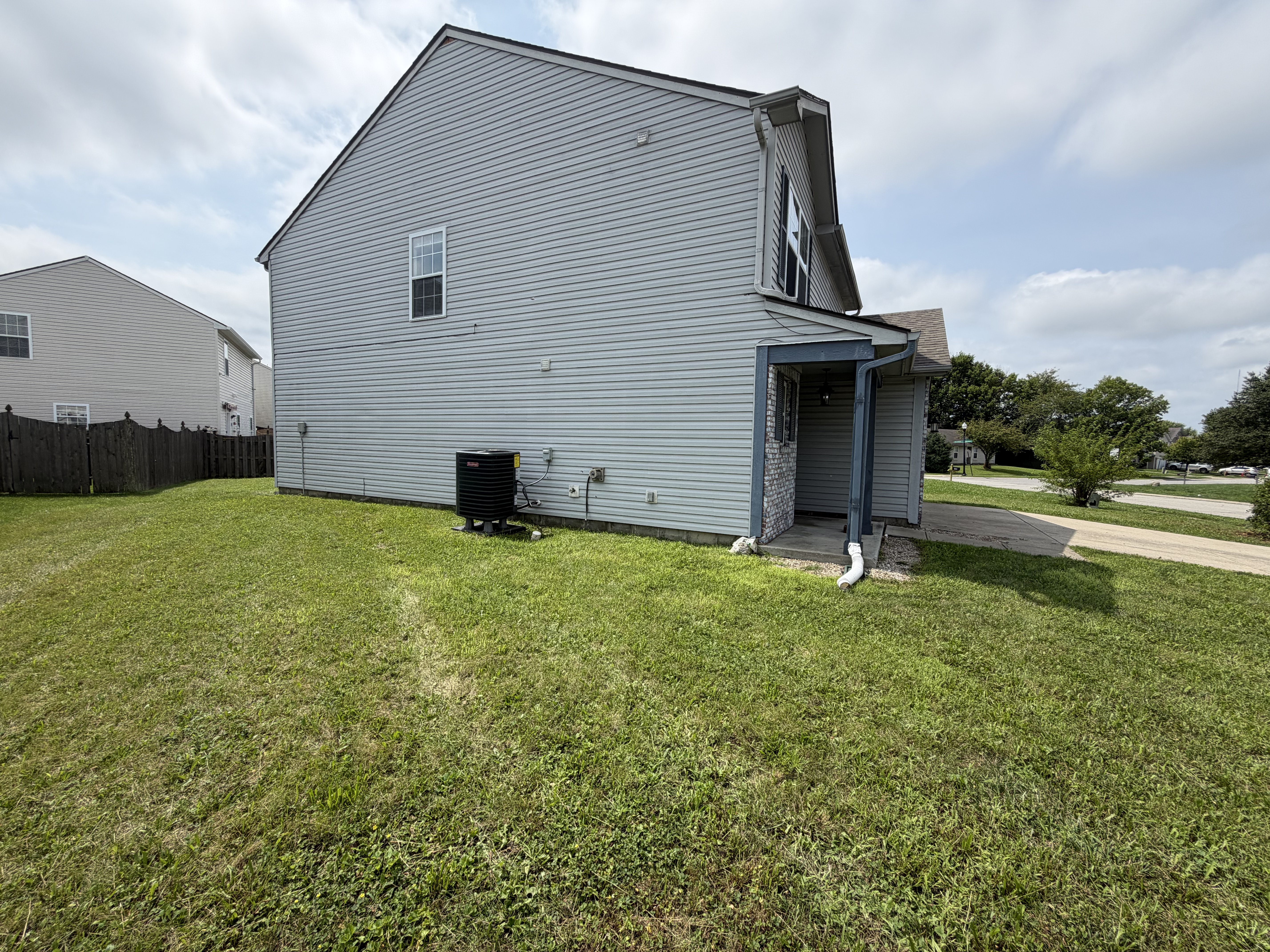 Photo 26 of 35 of 11307 Narrowleaf Dr, Indianapolis, IN