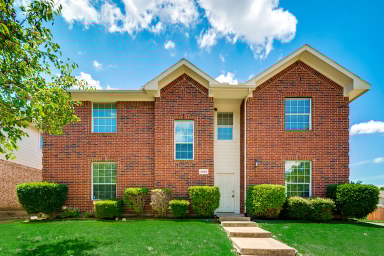 Photo 1 of 34 - 2903 Tangleglen Dr, Rockwall, TX 75032