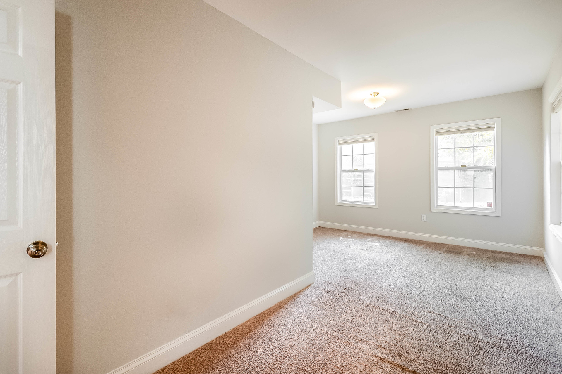 Photo 4 of 20 of 4933 Lee St NE, Washington, DC