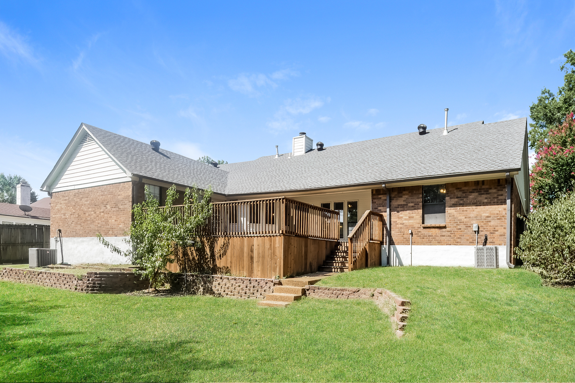 Photo 20 of 41 of 3530 Josee Ln, Bartlett, TN