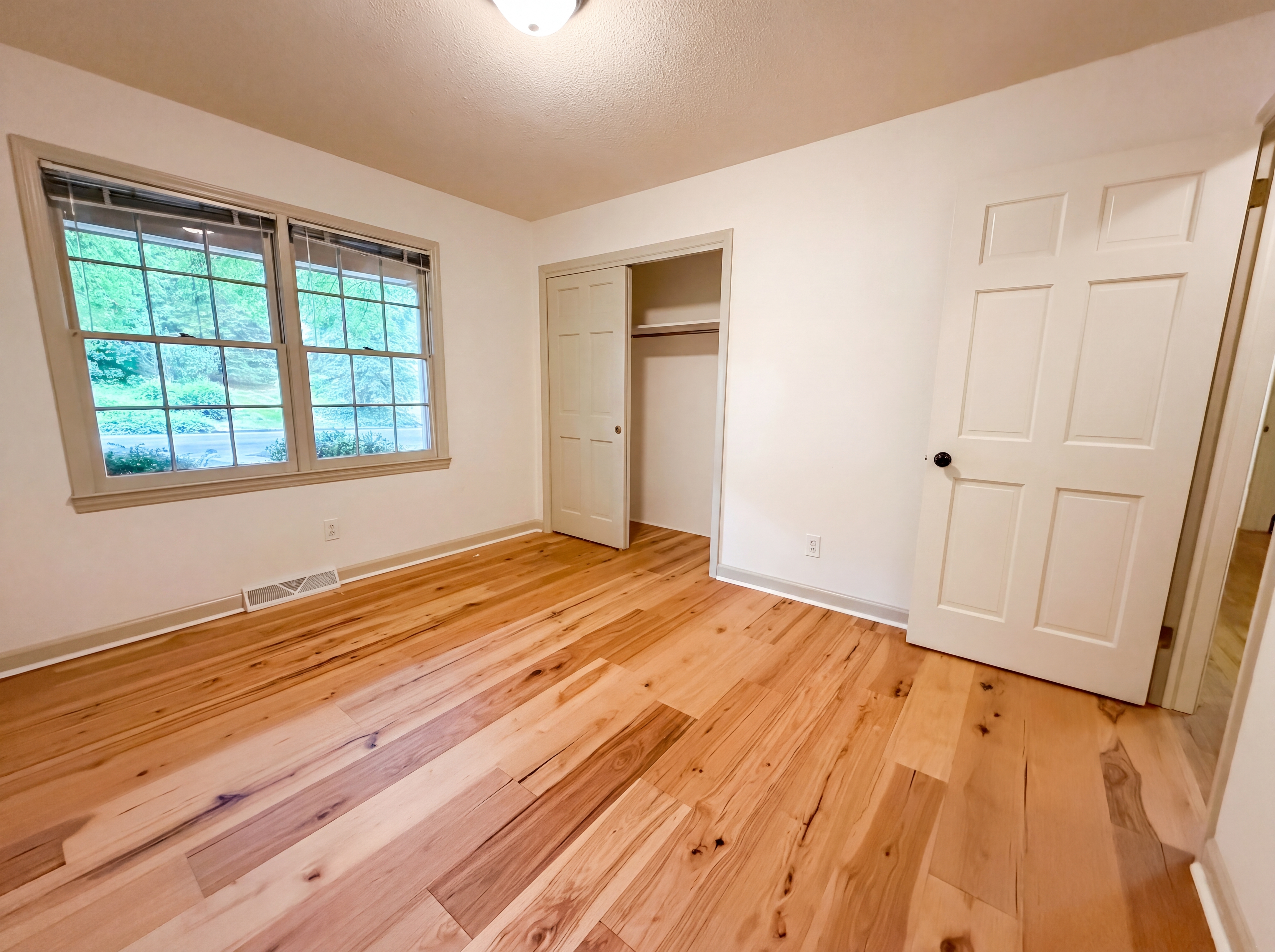 Photo 4 of 18 of 3010 Hope Valley Rd, Winston Salem, NC
