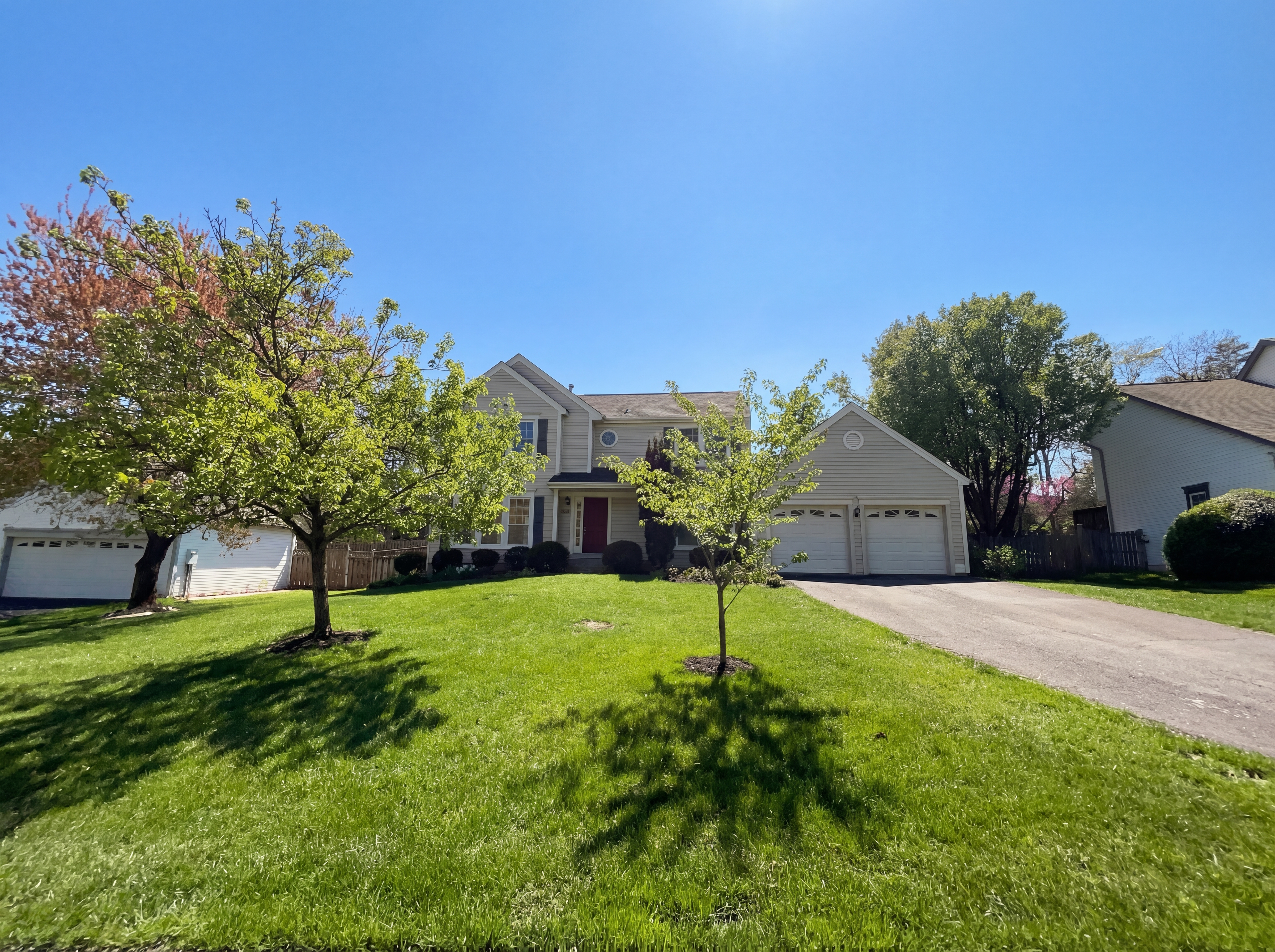 Photo 7 of 48 of 13907 Castle Ct, Chantilly, VA