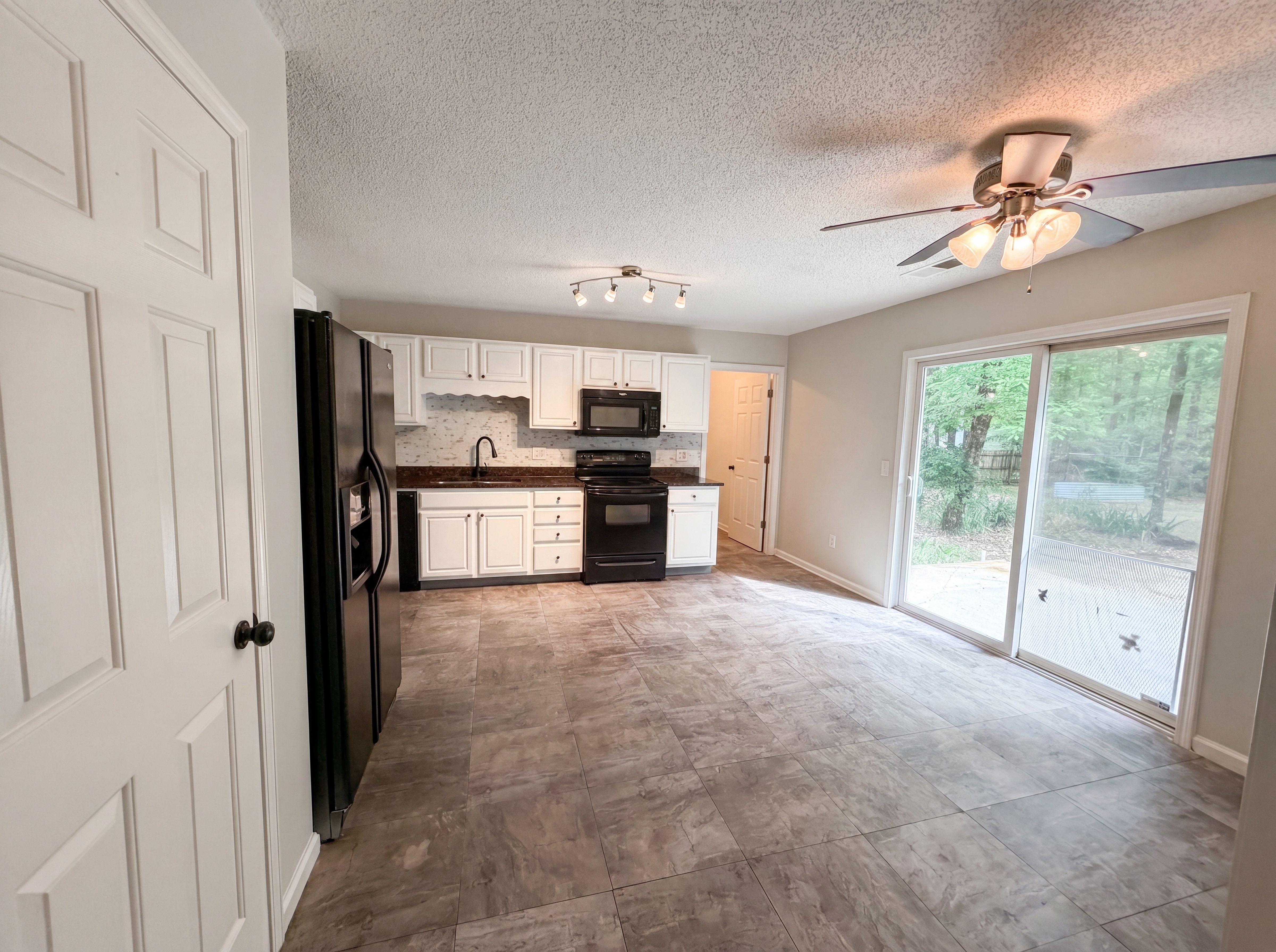 Photo 2 of 23 of 149 Smallwood Dr, Chapin, SC