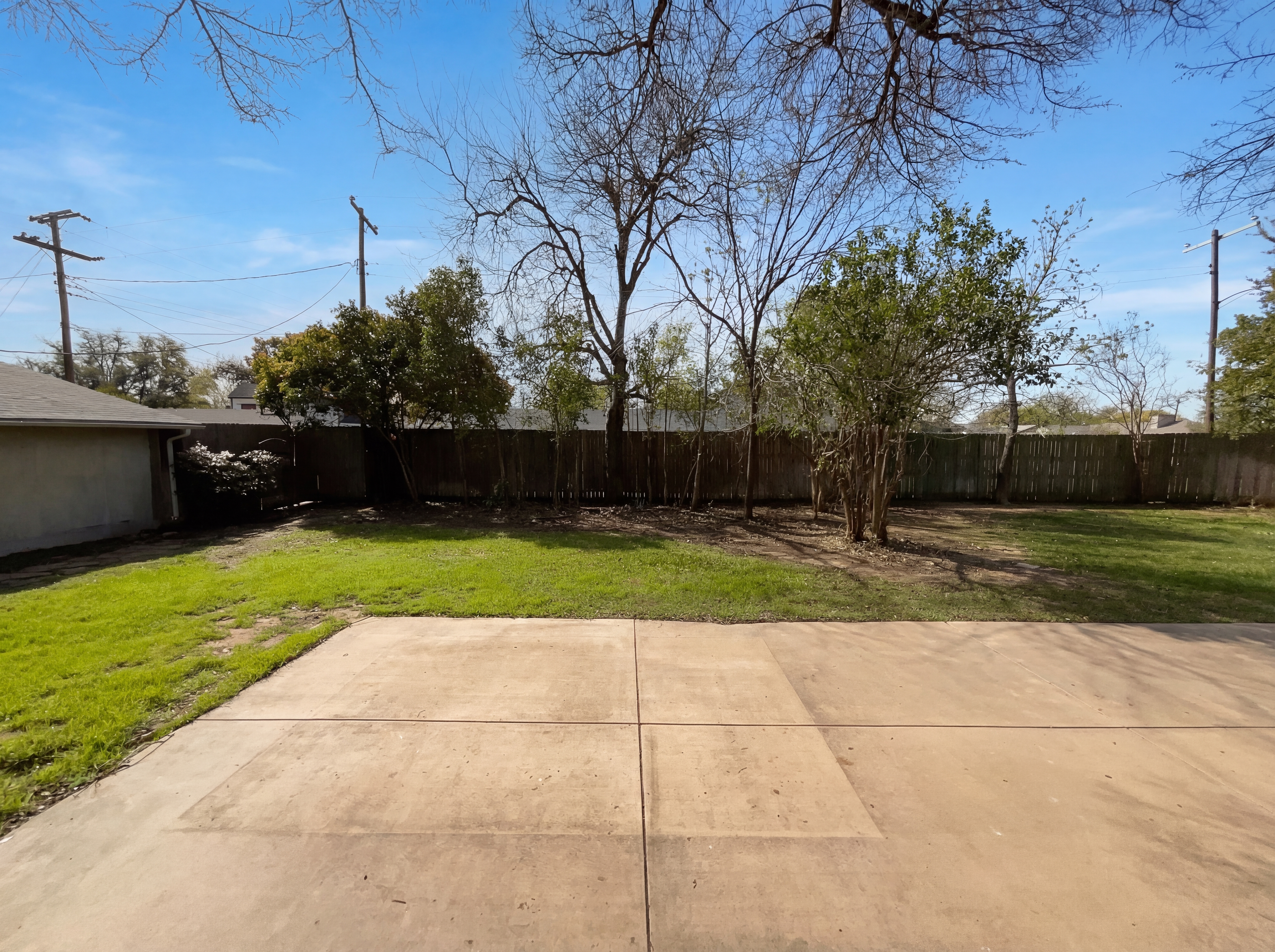 Photo 5 of 18 of 4106 Walnut Hill Ln, Dallas, TX