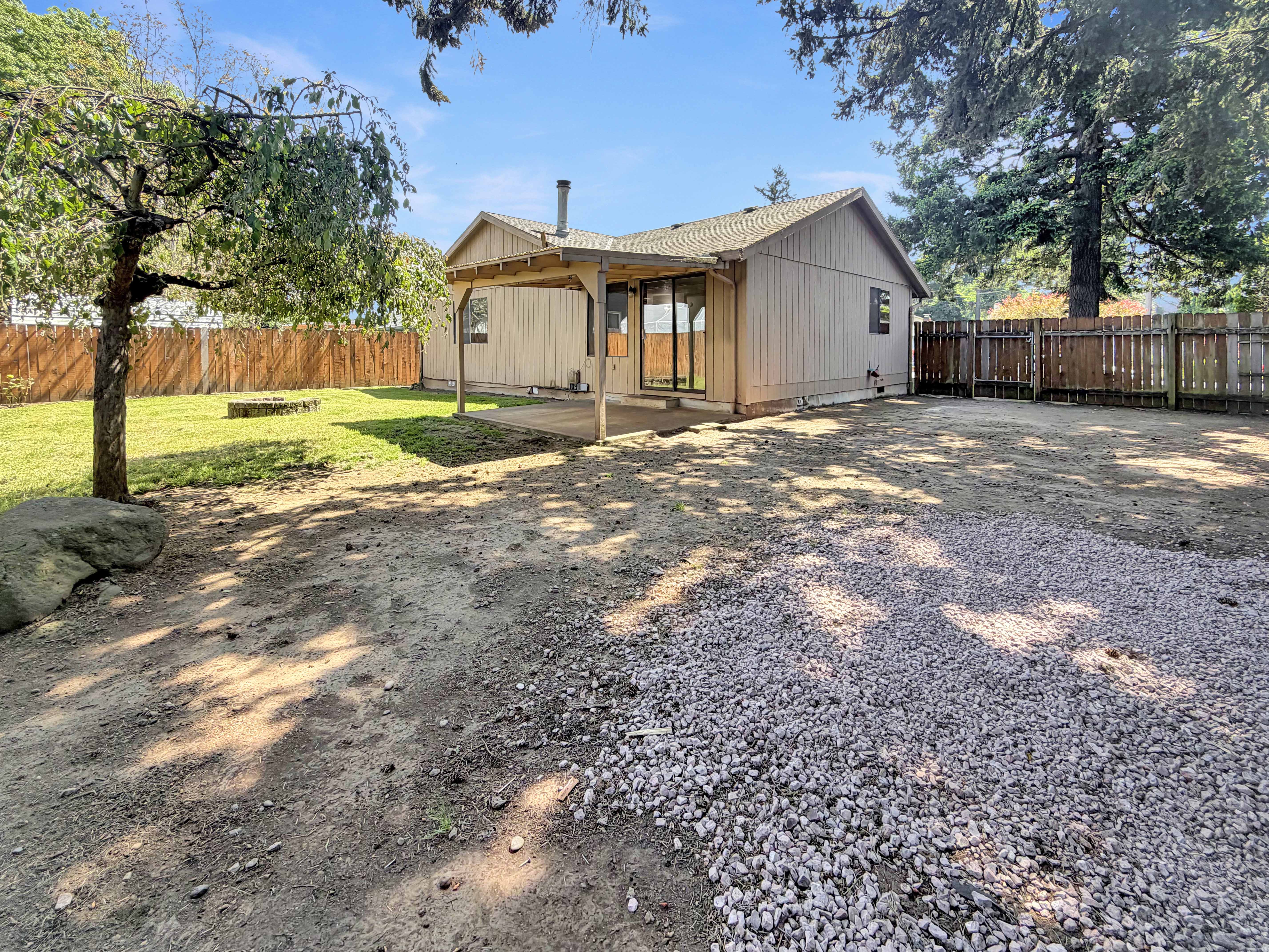 Photo 5 of 13 of 18513 SE Stephens St, Portland, OR