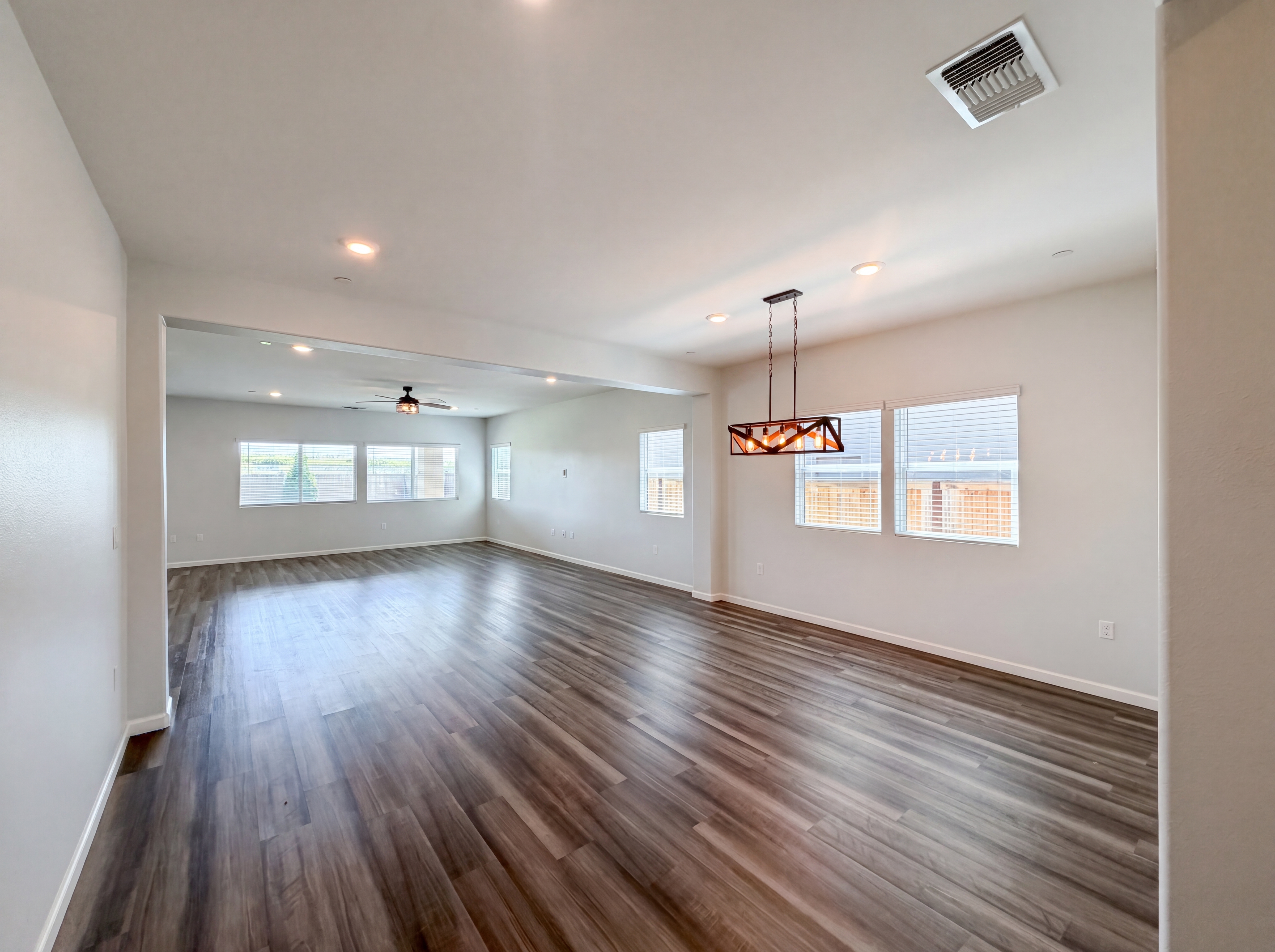 Photo 3 of 54 of 1187 Bordeaux Ct, Olivehurst, CA