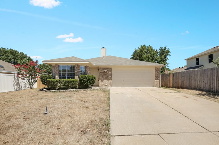 Photo 1 of 24 - 8567 Garden Springs Dr, Fort Worth, TX 76123