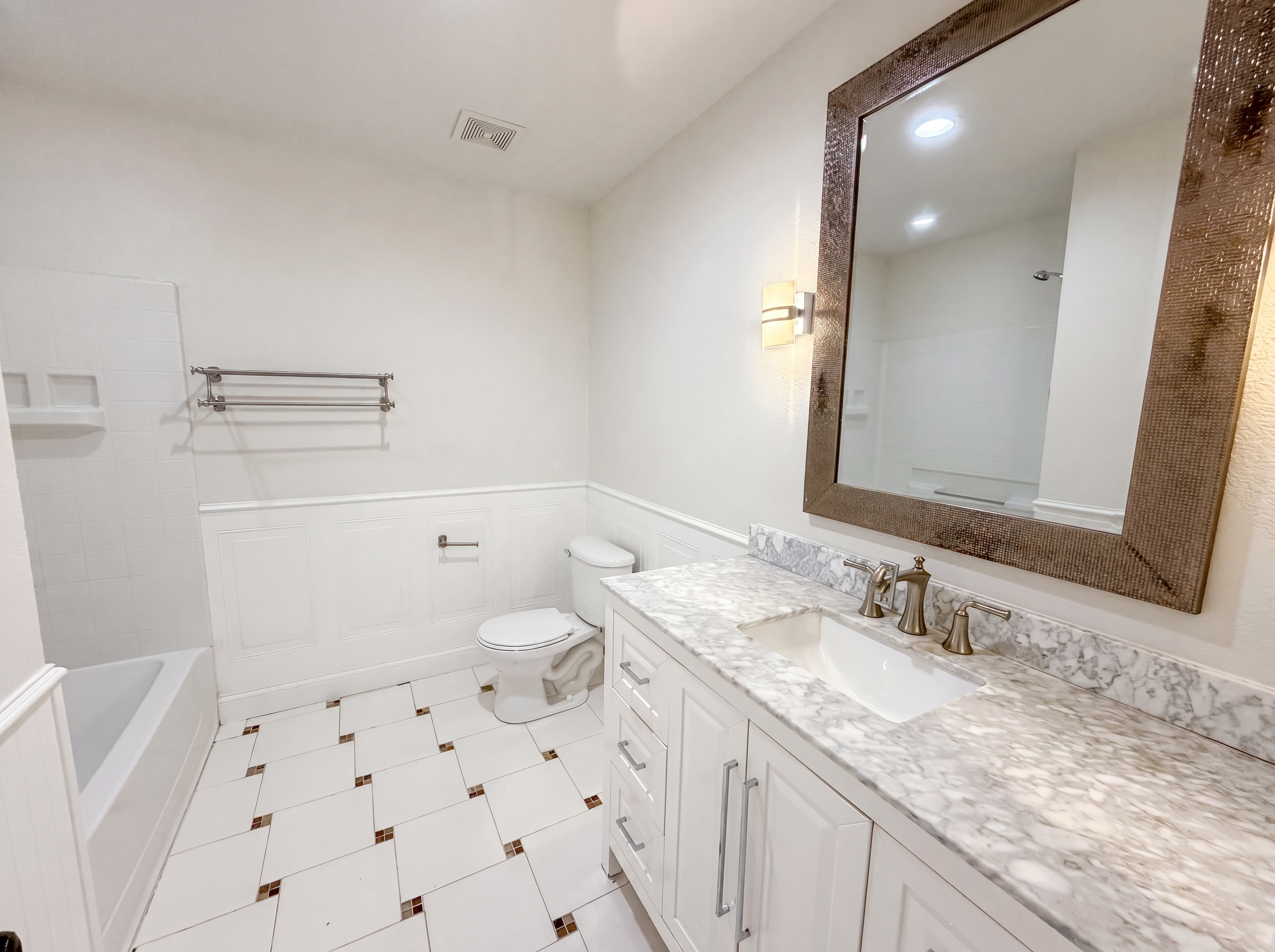 Photo 14 of 19 of 111 Forest Park Ln, Red Oak, TX