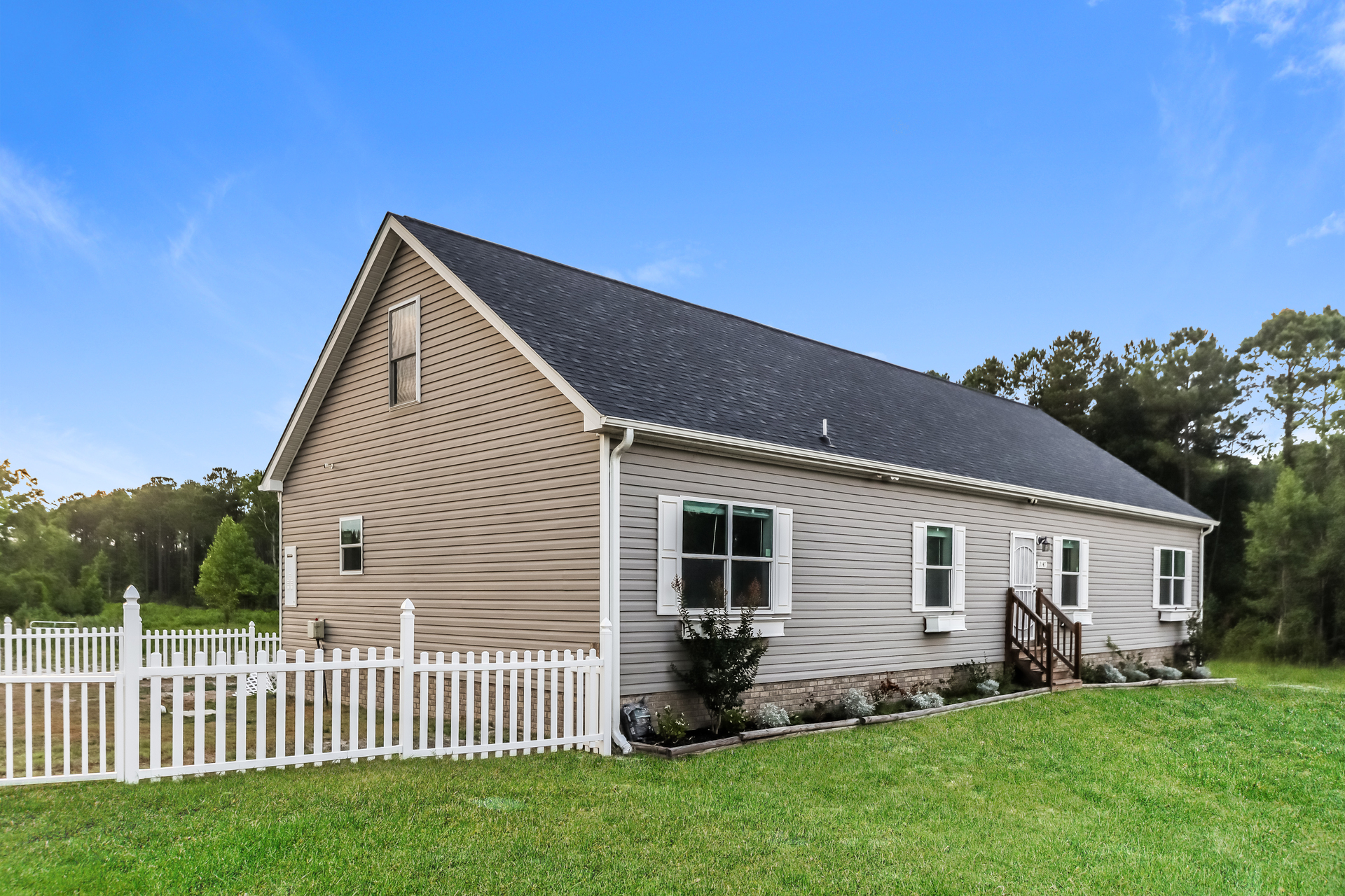 Photo 6 of 22 of 2147 Rosemary Ln SW, Supply, NC