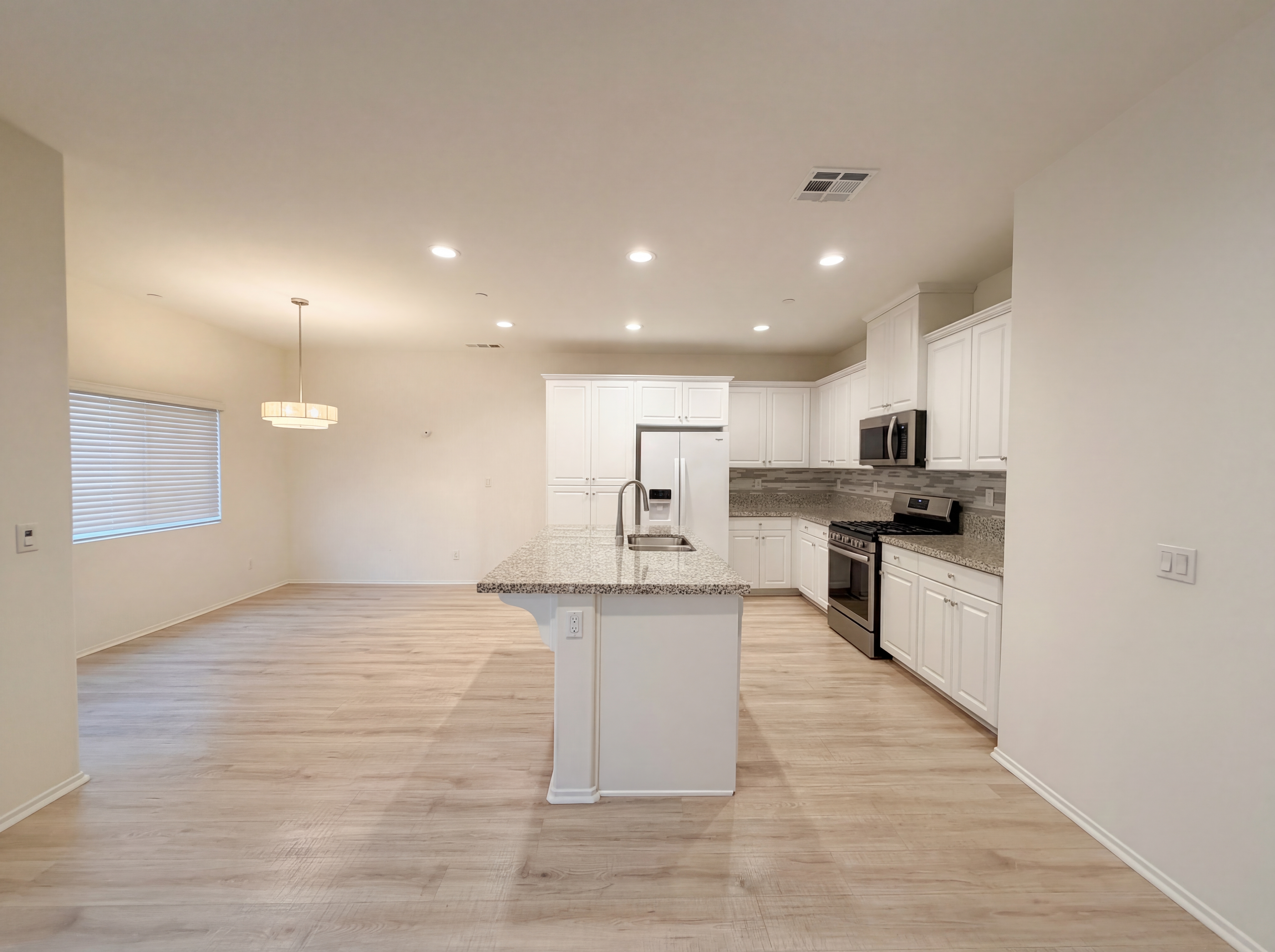 Photo 2 of 22 of 24266 Hazelnut Ave, Murrieta, CA