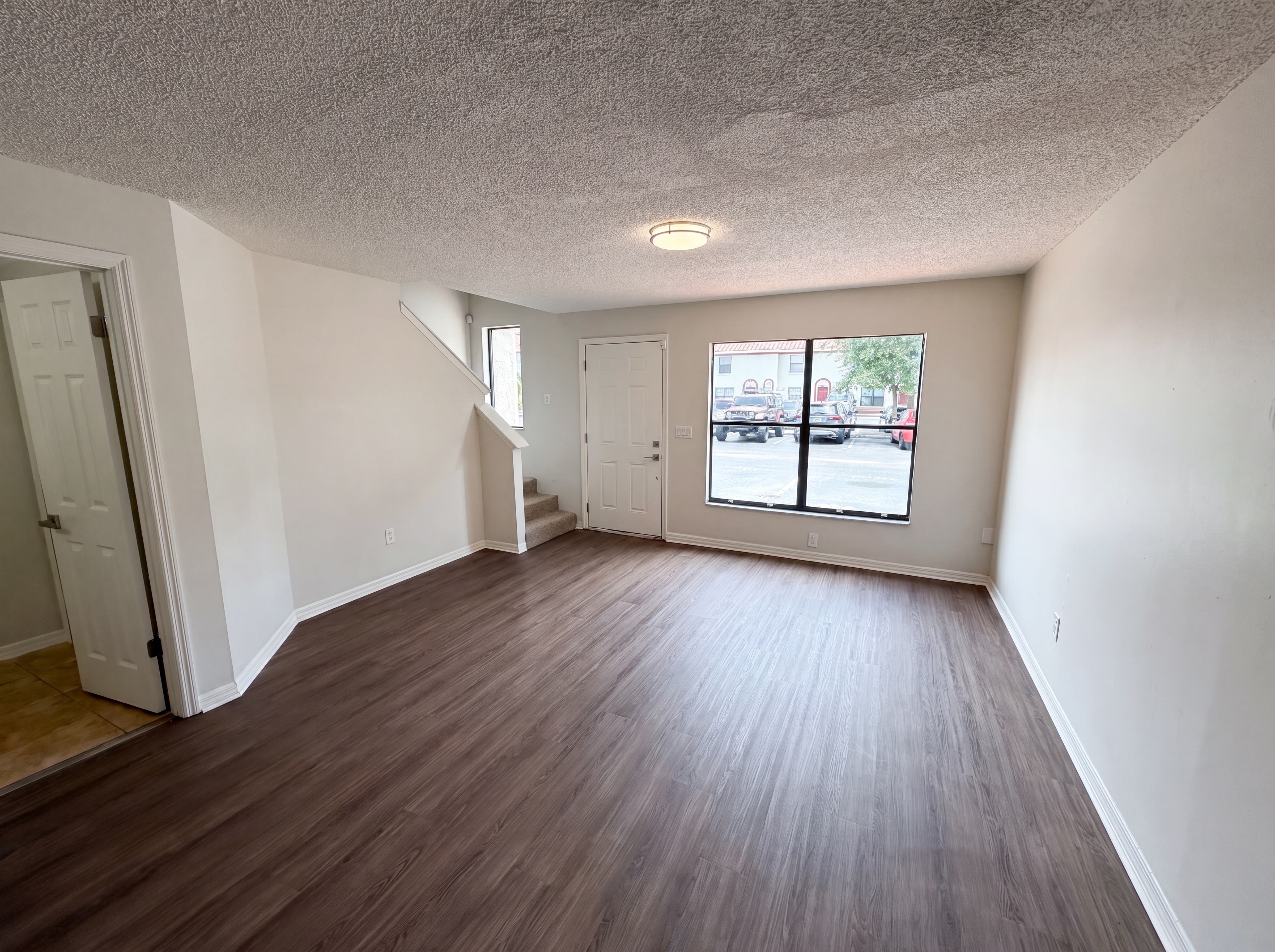 Photo 3 of 24 of 1602 Little Falls Cir, Orlando, FL