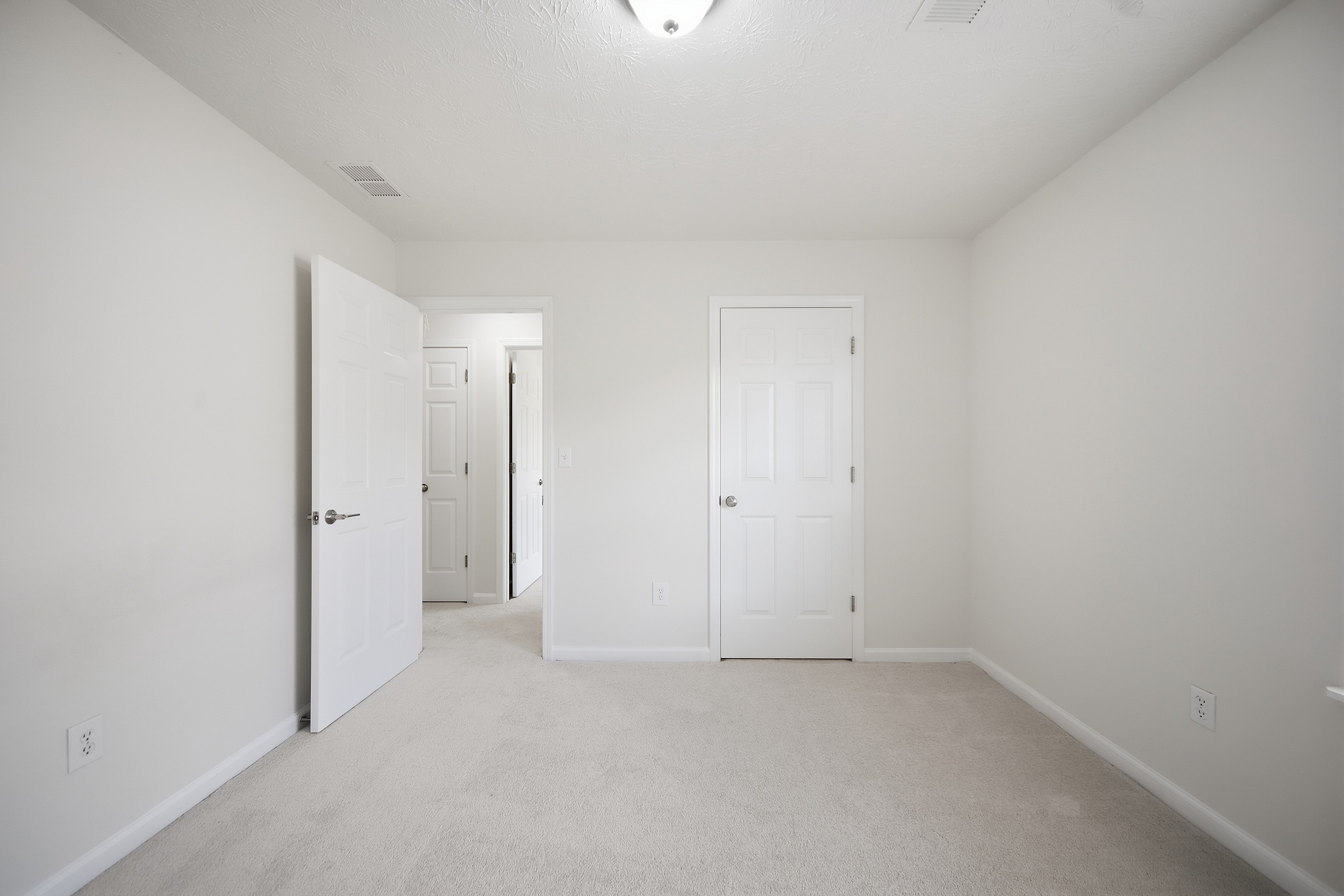 Photo 14 of 28 of 2479 Feathertree Ln, Lawrenceville, GA