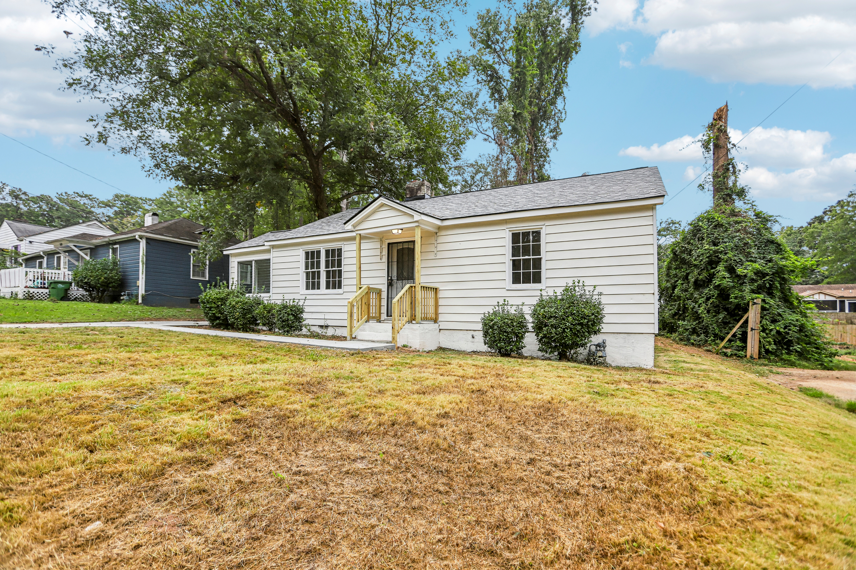 Photo 48 of 53 of 1330 Lynford Dr SW, Atlanta, GA