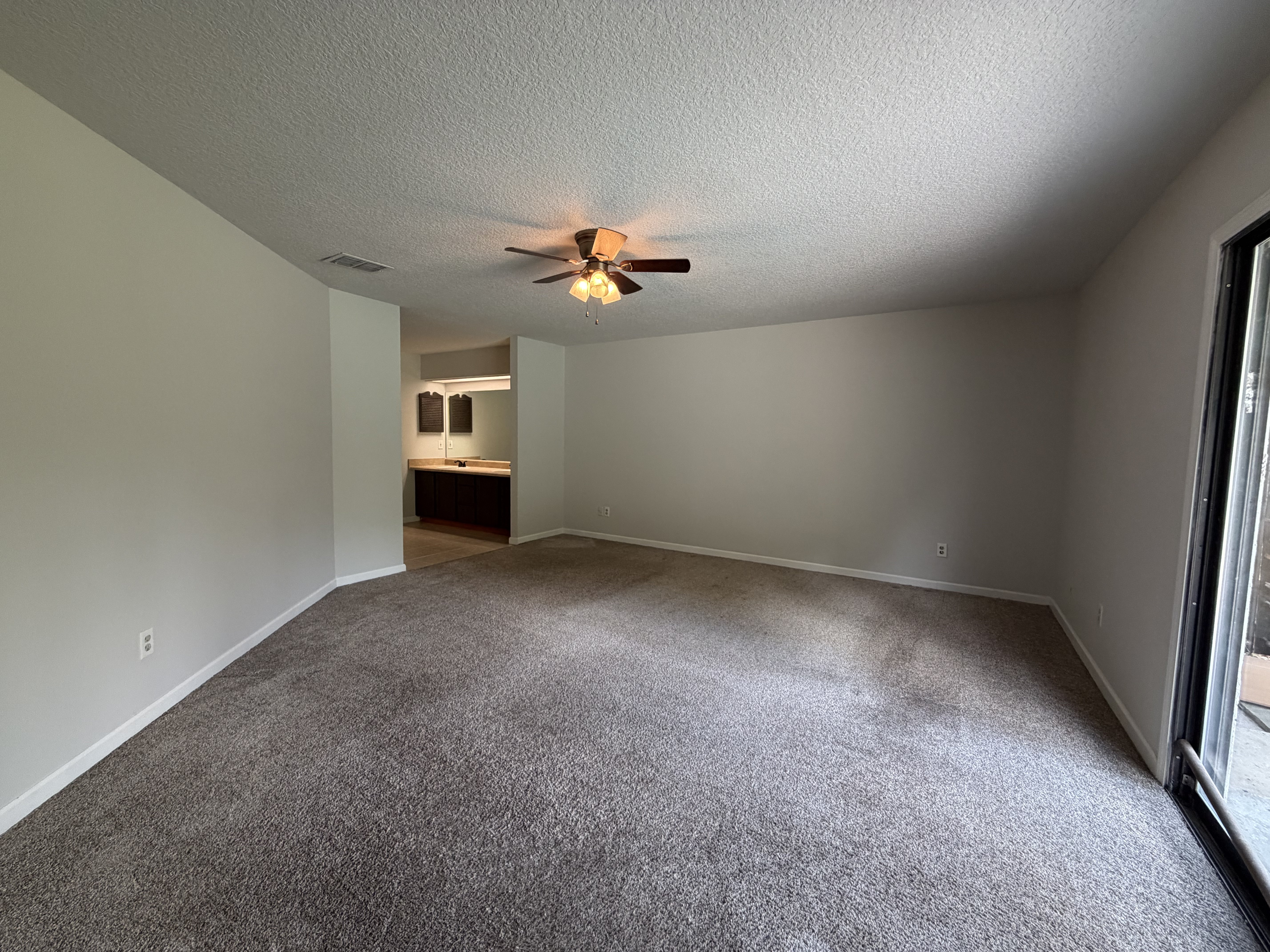 Photo 4 of 23 of 10441 Old Plank Rd, Jacksonville, FL