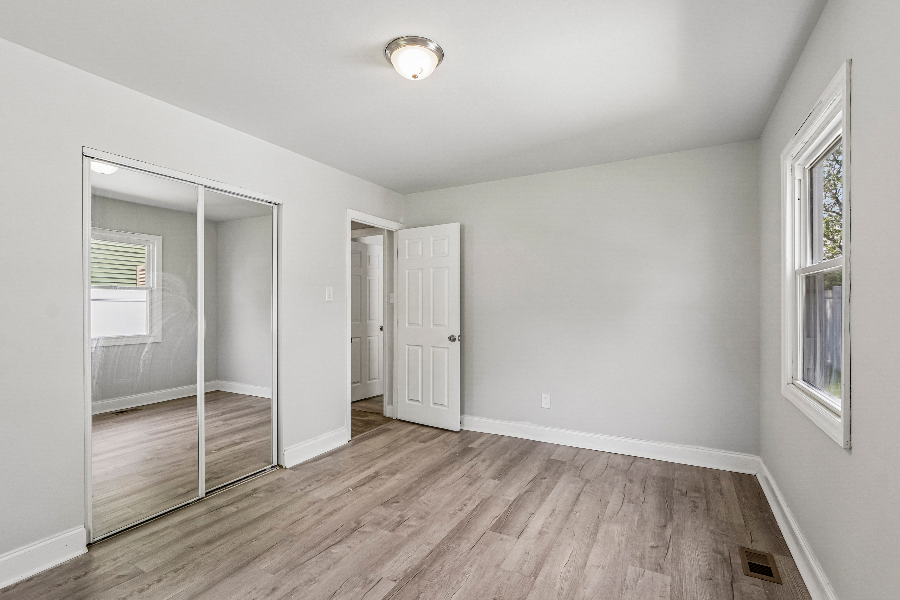 Photo 11 of 36 of 6 Newport Ln, Willingboro, NJ