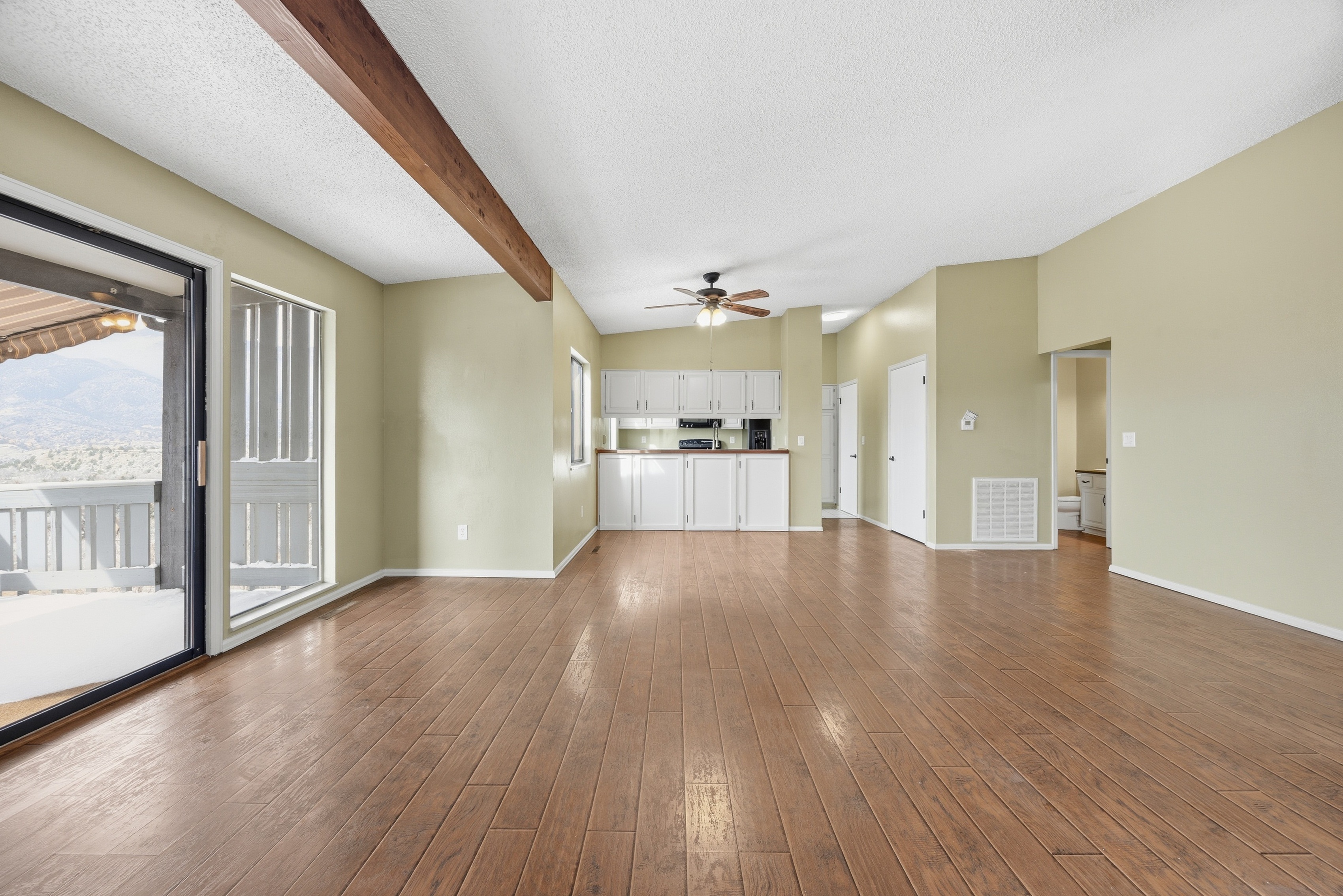 Photo 8 of 32 of 930 Fontmore Rd, Colorado Springs, CO
