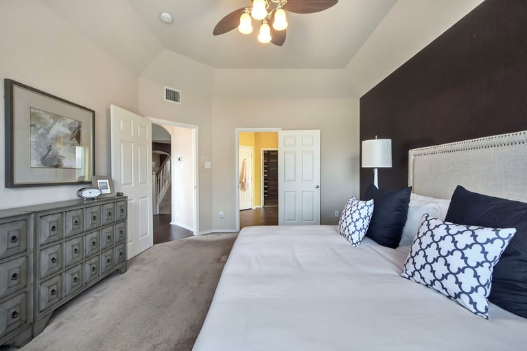 Photo 3 of 28 - 6035 Cedar Glen Dr, Grand Prairie, TX 75052