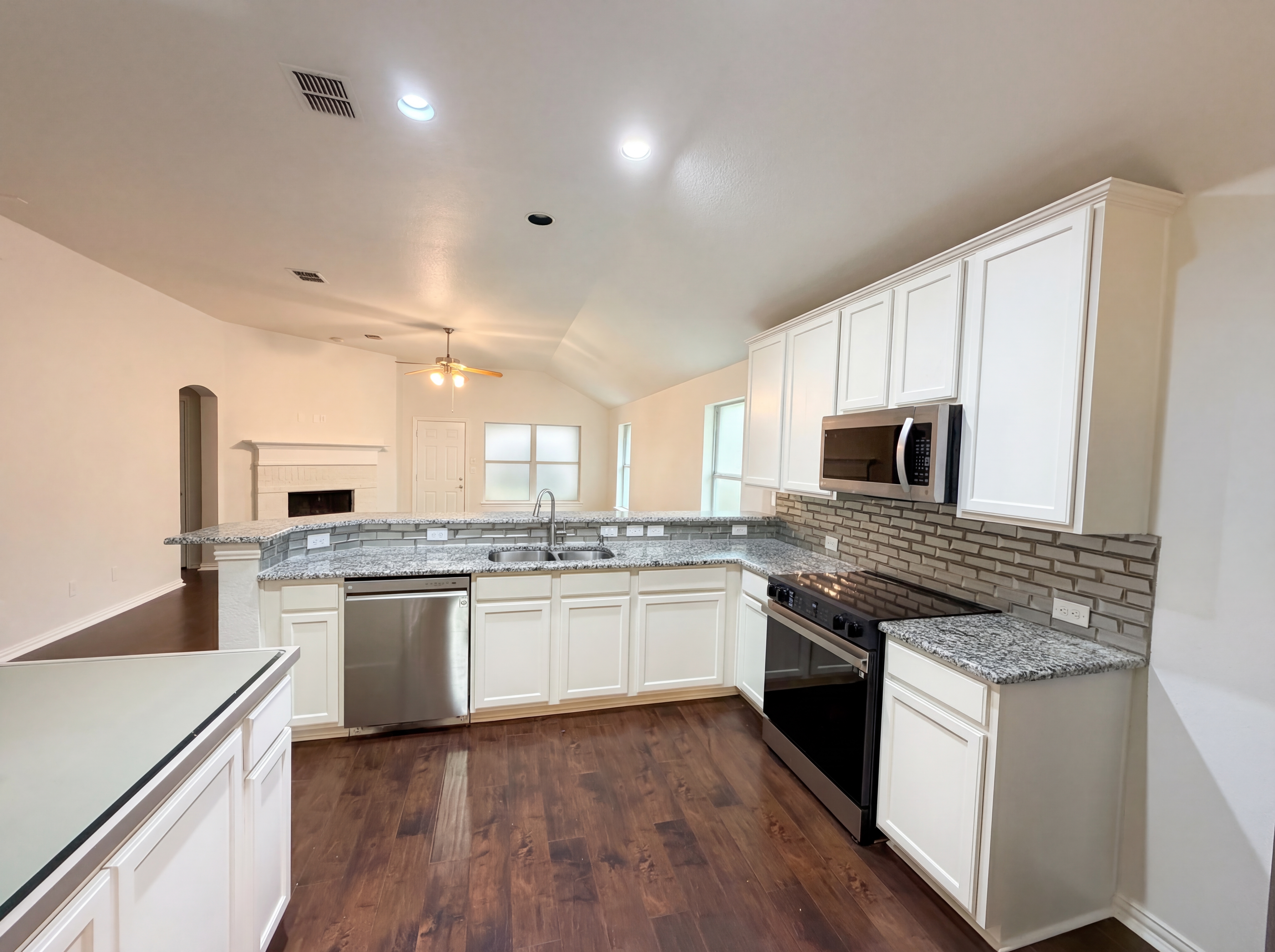 Photo 2 of 18 of 2124 Highland River Dr, Wylie, TX