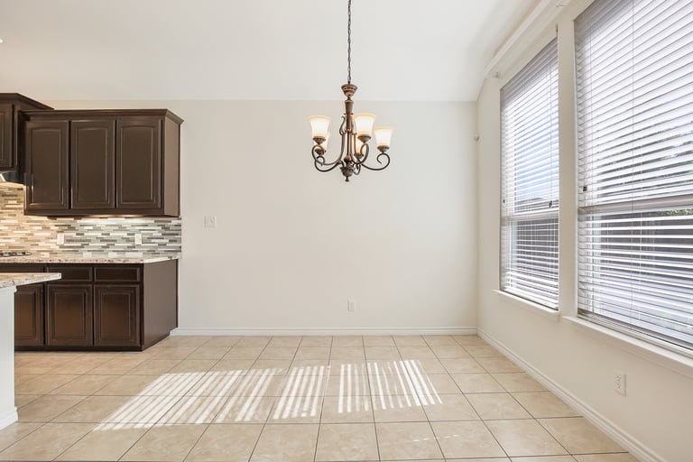 Photo 7 of 27 - 1104 Hidden Lake Dr, Burleson, TX 76028