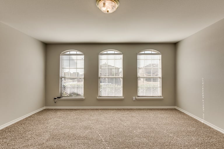 Photo 7 of 34 - 3020 Walnut Ridge Ln, Mesquite, TX 75181