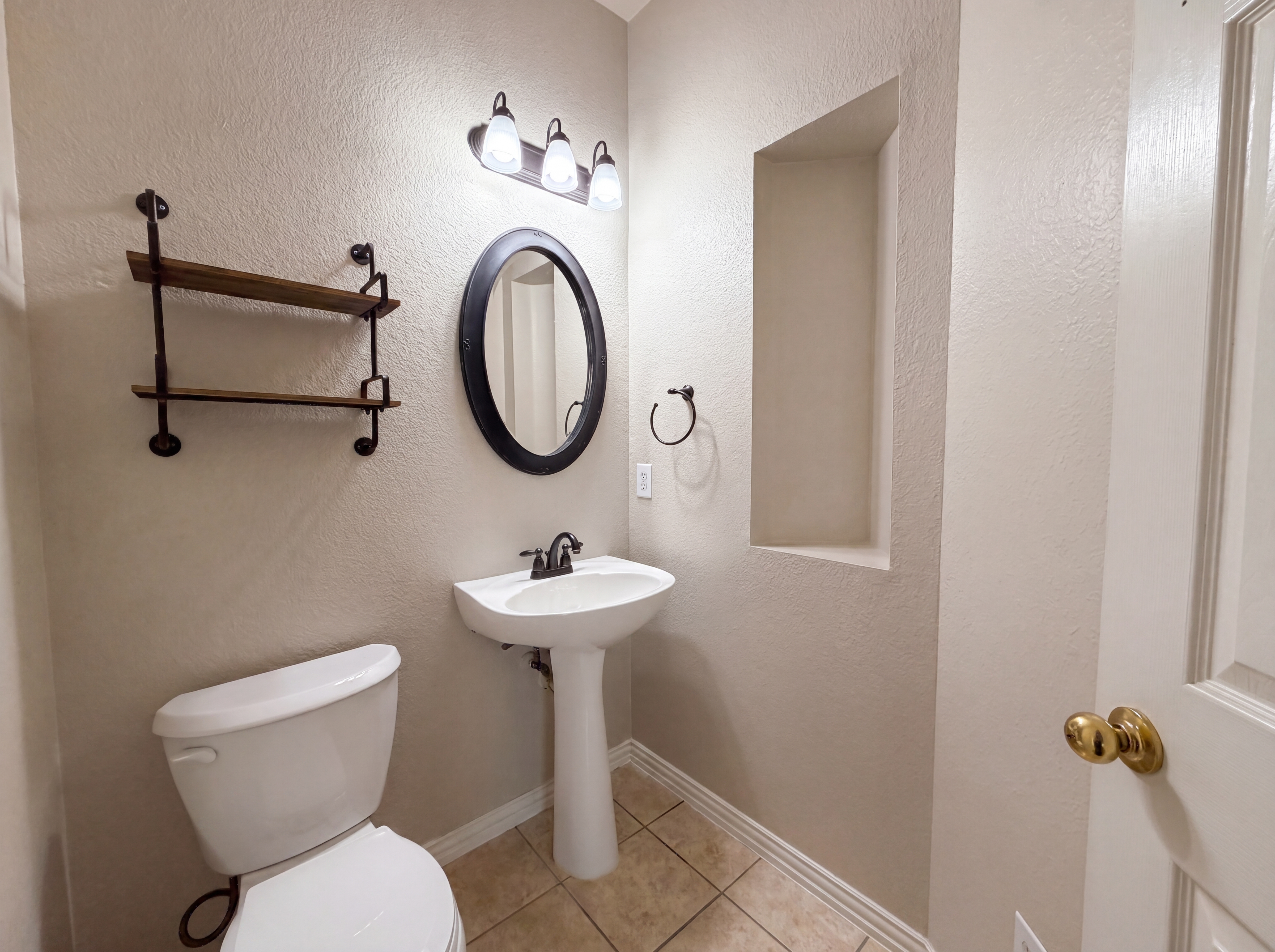 Photo 11 of 19 of 9801 Cedarcrest Dr, Providence Village, TX