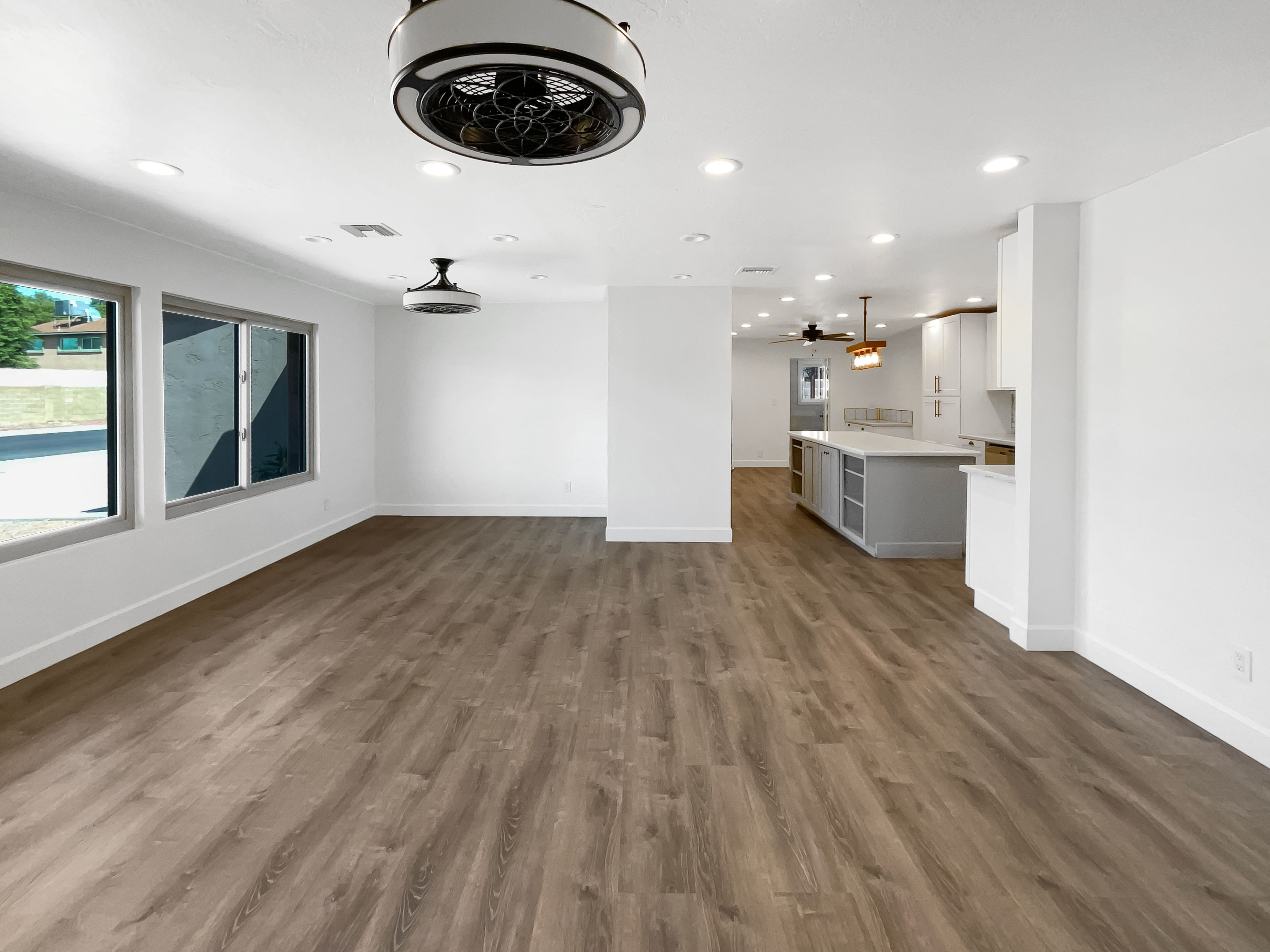 Photo 12 of 25 of 2337 W Tierra Buena Ln, Phoenix, AZ