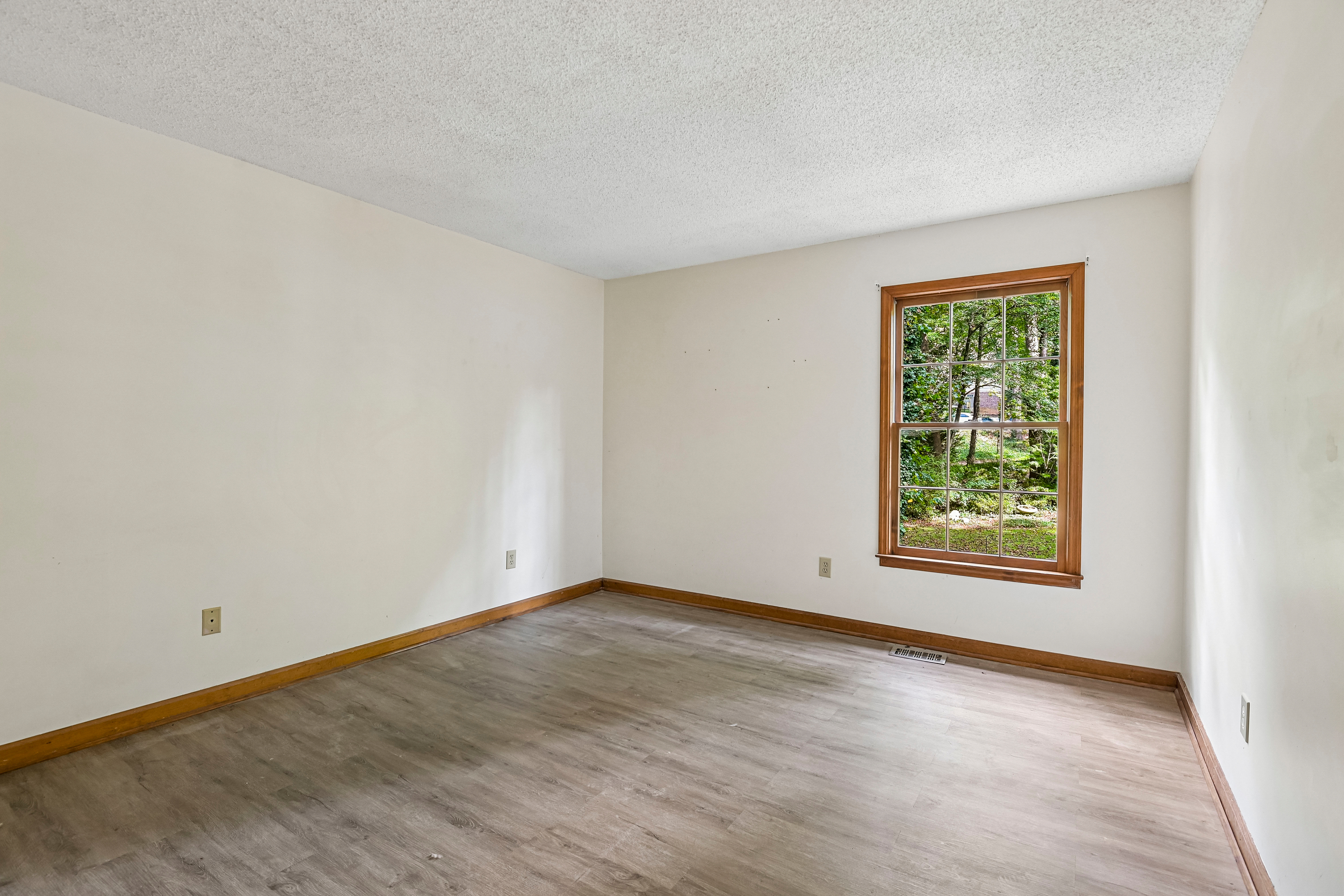Photo 16 of 28 of 2623 Wellington Dr, Marietta, GA