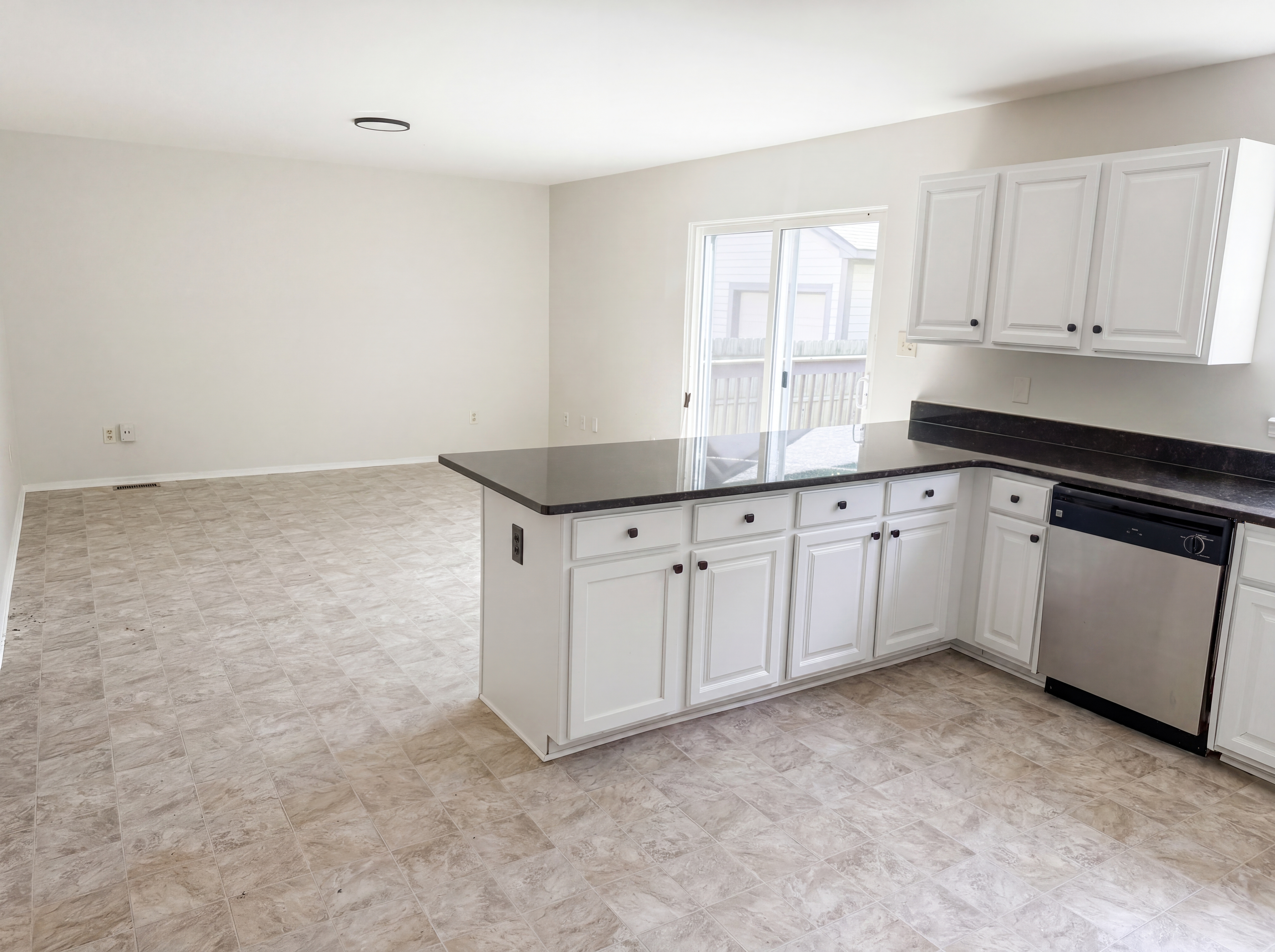 Photo 7 of 28 of 21425 Averhill St, Farmington Hills, MI