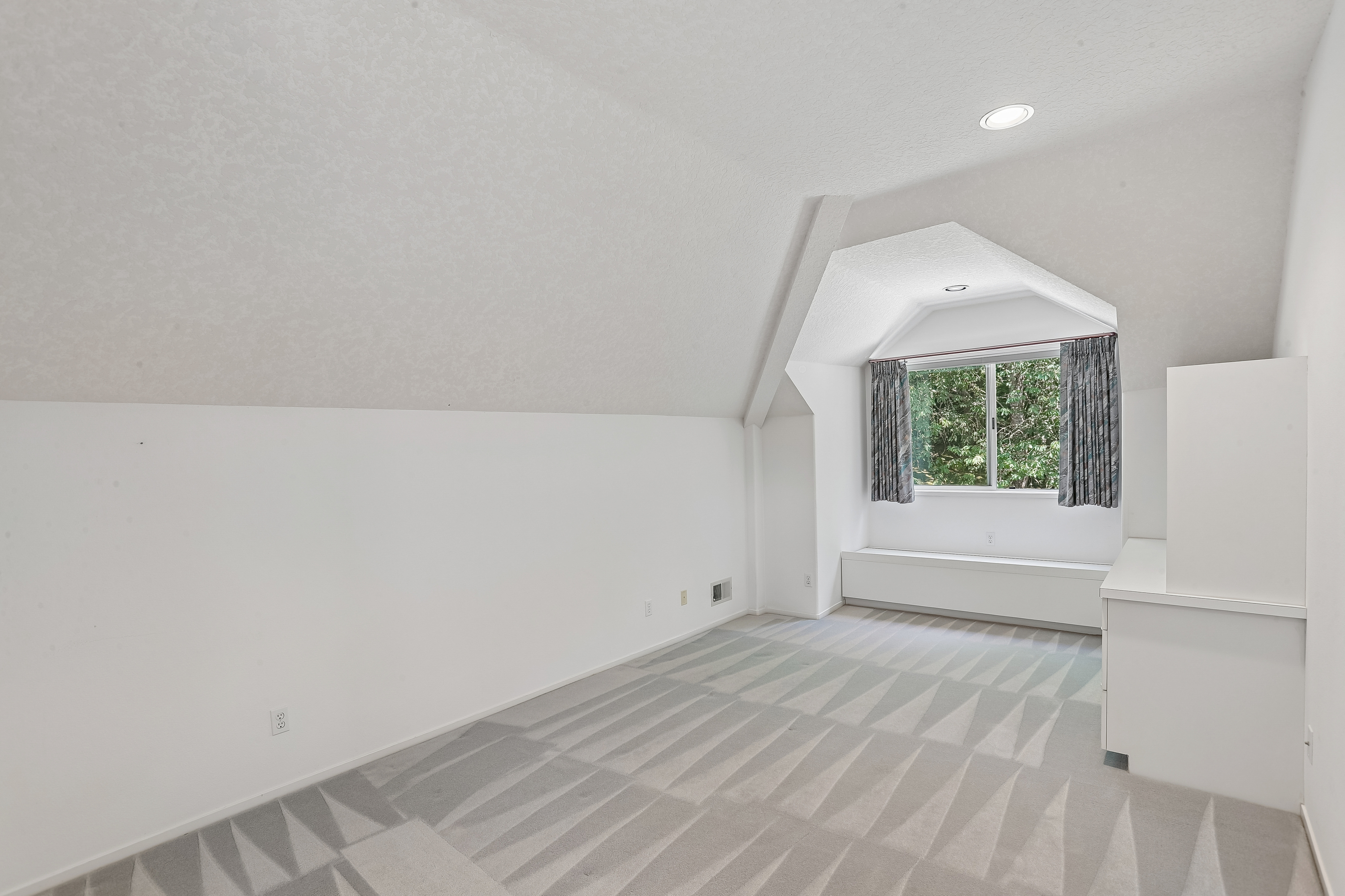 Photo 24 of 35 of 10838 S Southridge Dr, Portland, OR