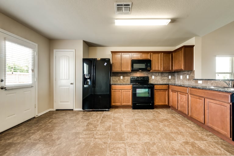 Photo 2 of 26 - 1409 N Houston St, Royse City, TX 75189